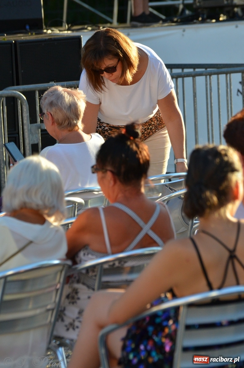 Zdjęcie w galerii na portalu naszraciborz.pl: MDK pochwalił się osiągnięciami na festynie na zamku wiadomości z regionu