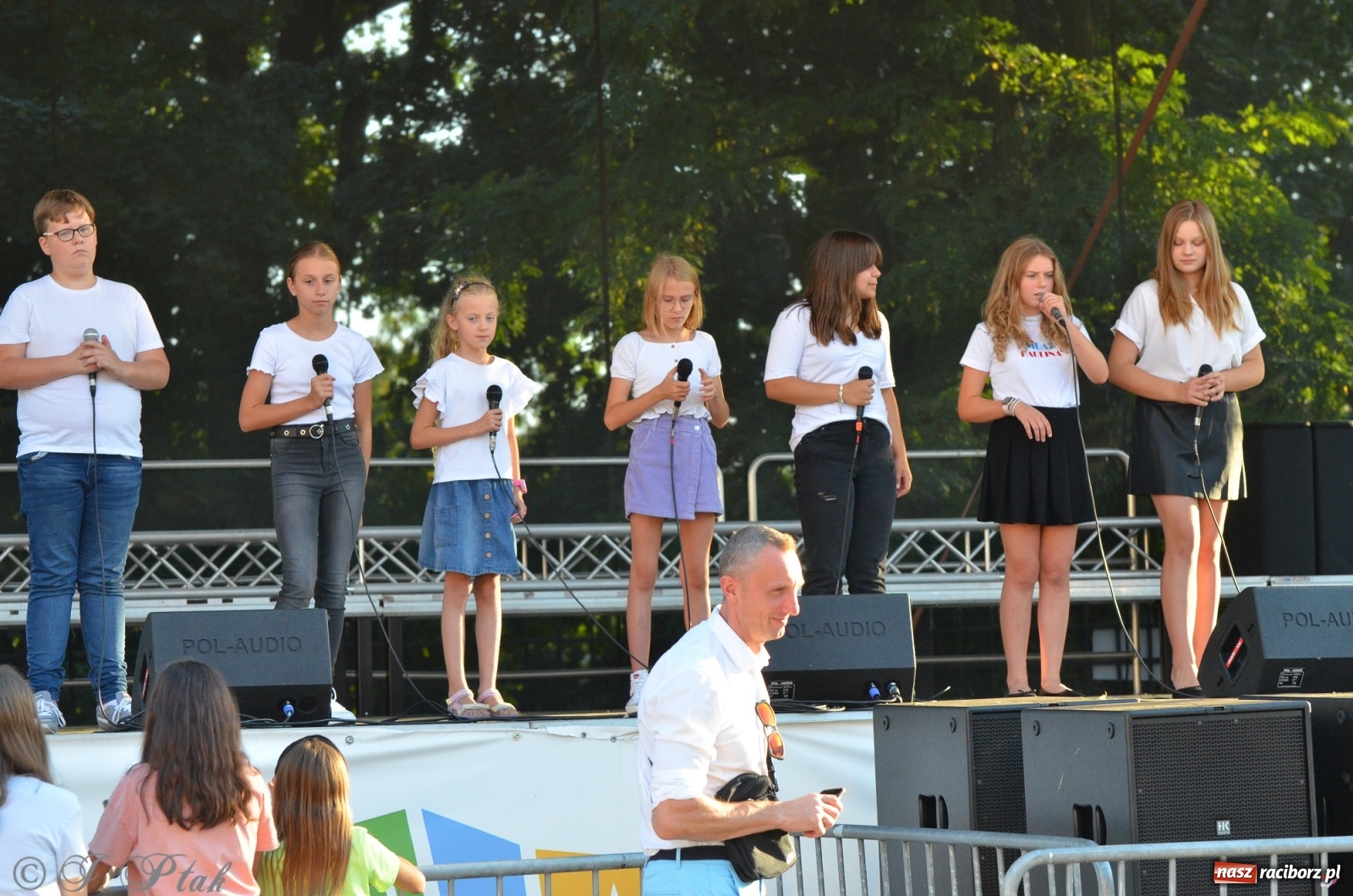 Zdjęcie w galerii na portalu naszraciborz.pl: MDK pochwalił się osiągnięciami na festynie na zamku wiadomości z regionu
