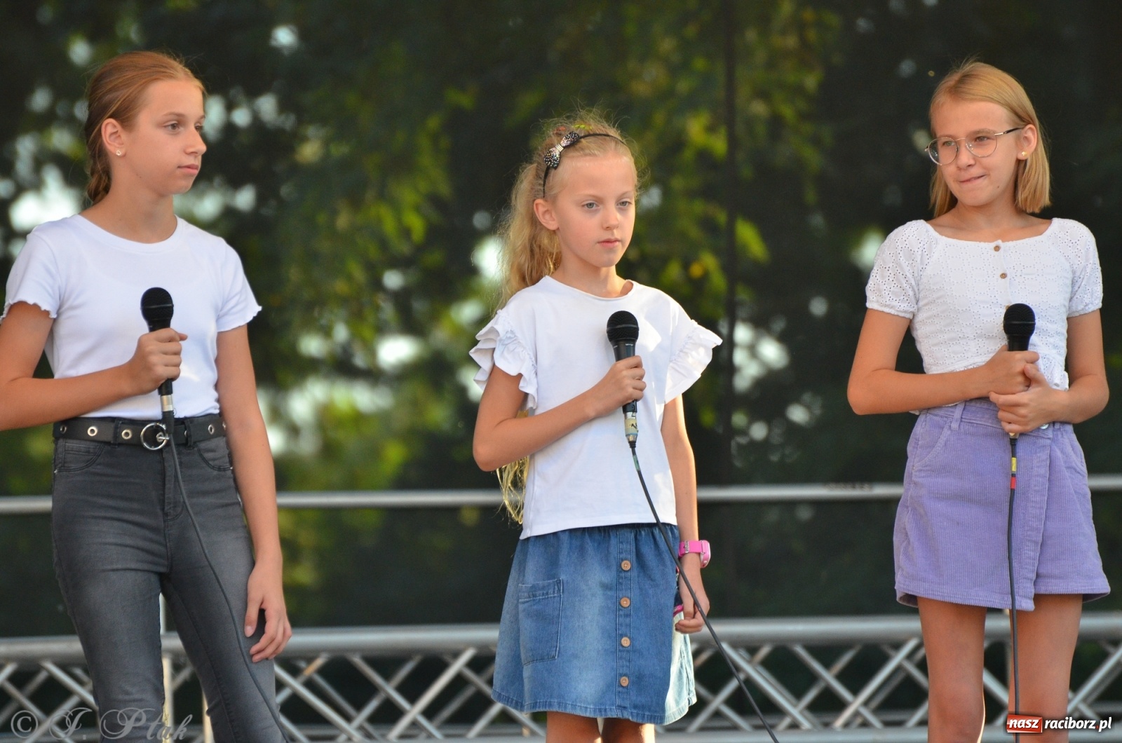 Zdjęcie w galerii na portalu naszraciborz.pl: MDK pochwalił się osiągnięciami na festynie na zamku wiadomości z regionu
