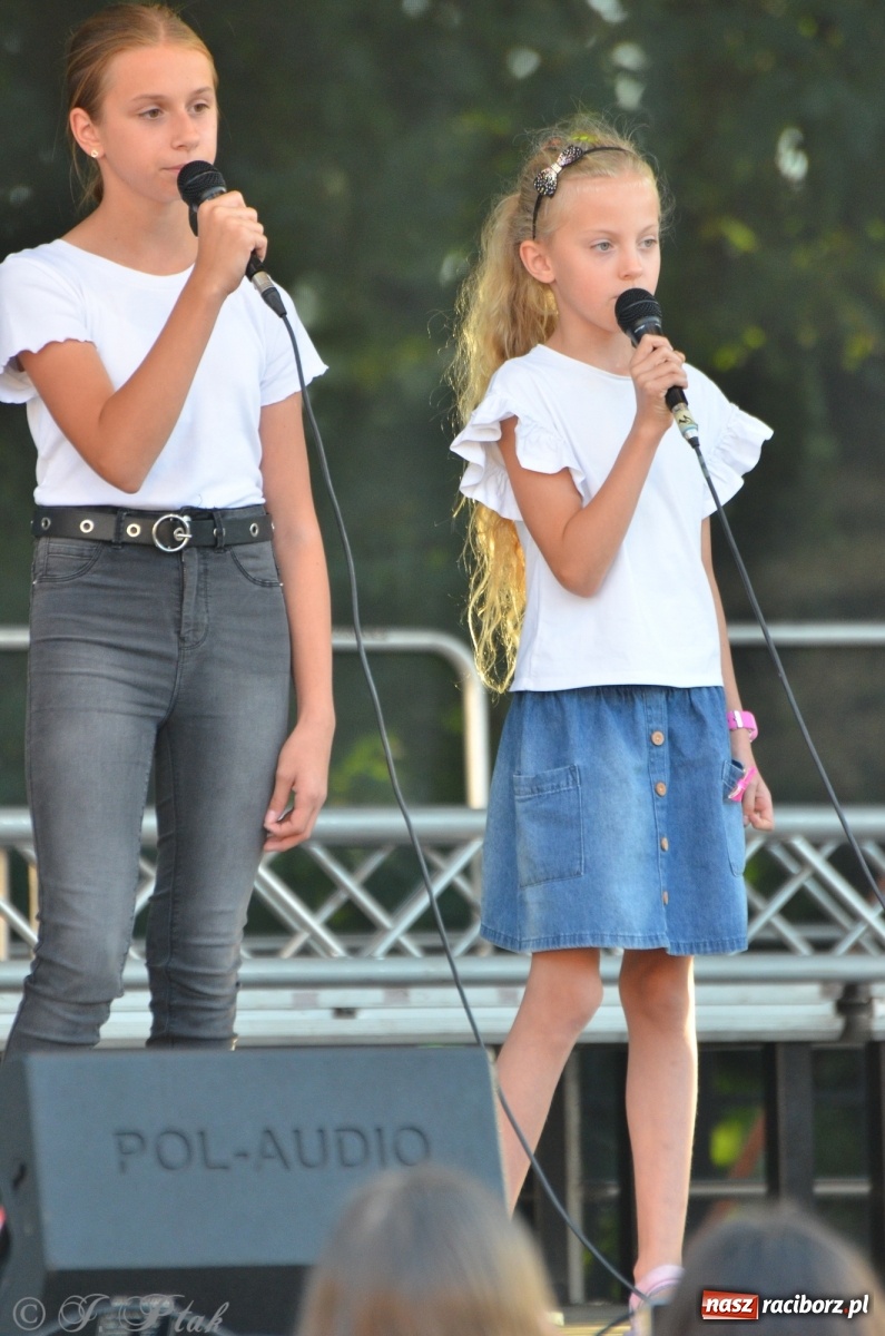 Zdjęcie w galerii na portalu naszraciborz.pl: MDK pochwalił się osiągnięciami na festynie na zamku wiadomości z regionu