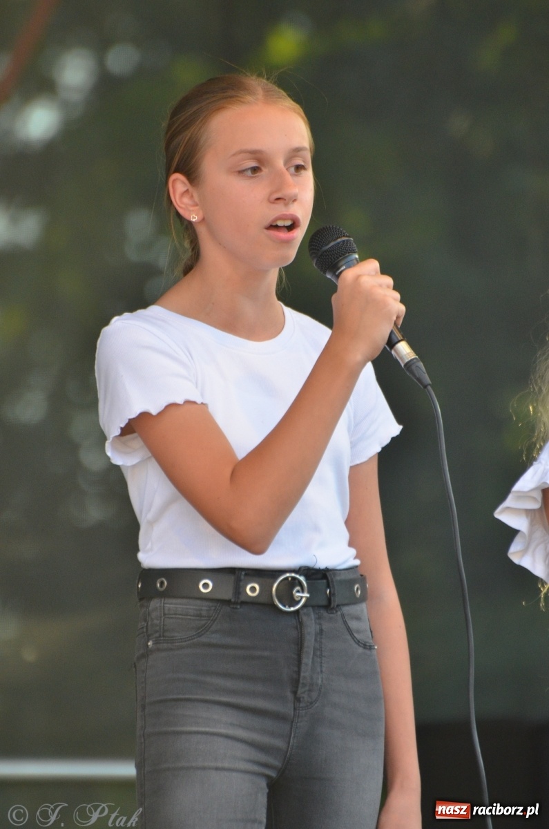 Zdjęcie w galerii na portalu naszraciborz.pl: MDK pochwalił się osiągnięciami na festynie na zamku wiadomości z regionu