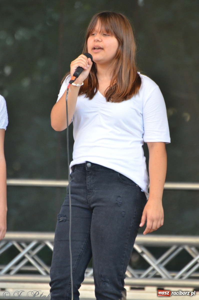 Zdjęcie w galerii na portalu naszraciborz.pl: MDK pochwalił się osiągnięciami na festynie na zamku wiadomości z regionu