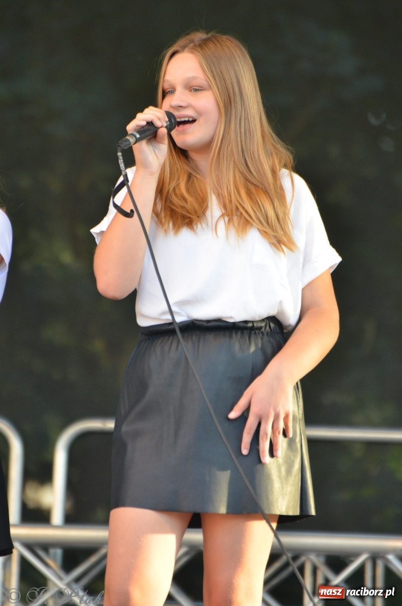 Zdjęcie w galerii na portalu naszraciborz.pl: MDK pochwalił się osiągnięciami na festynie na zamku wiadomości z regionu