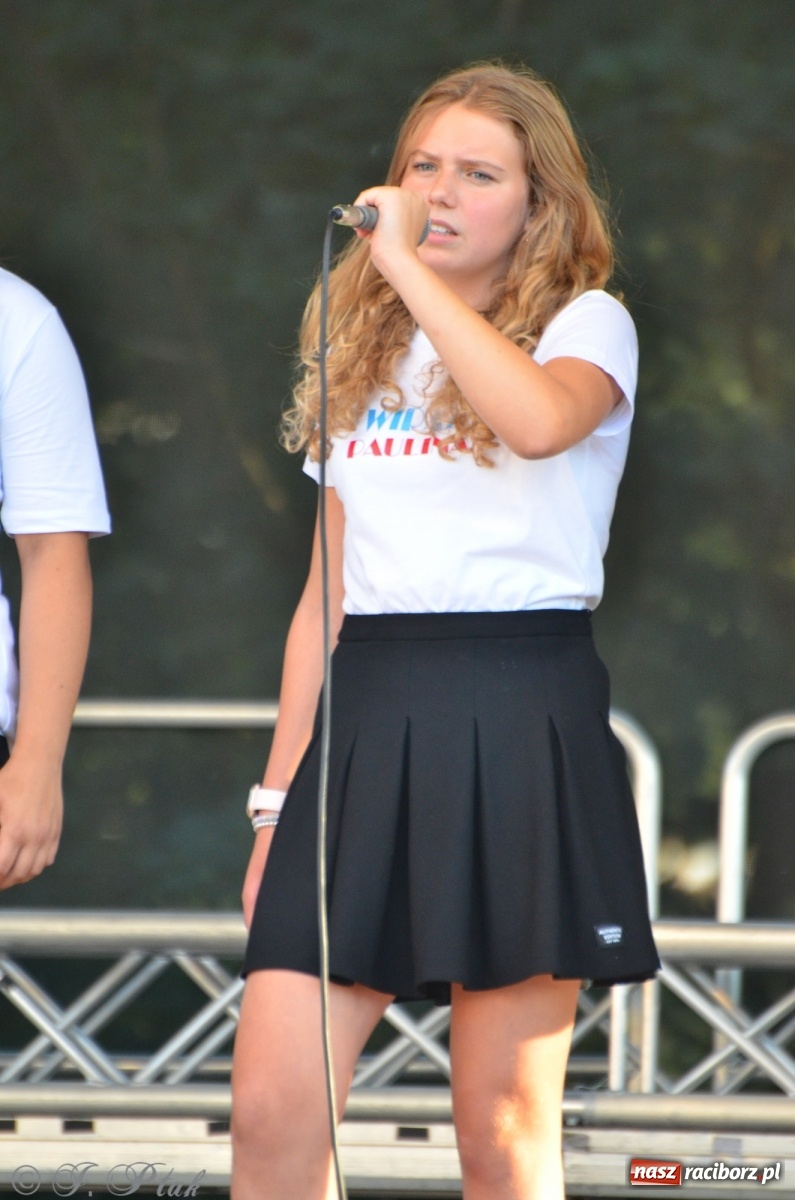 Zdjęcie w galerii na portalu naszraciborz.pl: MDK pochwalił się osiągnięciami na festynie na zamku wiadomości z regionu