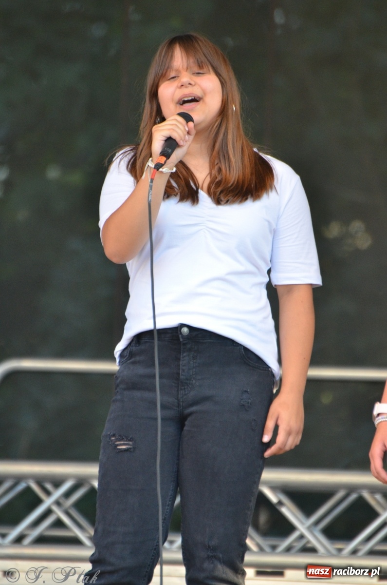 Zdjęcie w galerii na portalu naszraciborz.pl: MDK pochwalił się osiągnięciami na festynie na zamku wiadomości z regionu