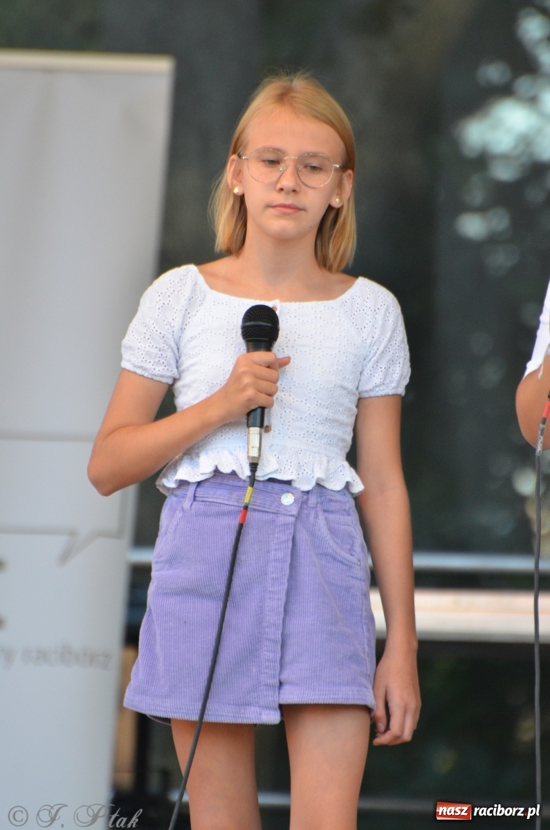 Zdjęcie w galerii na portalu naszraciborz.pl: MDK pochwalił się osiągnięciami na festynie na zamku wiadomości z regionu