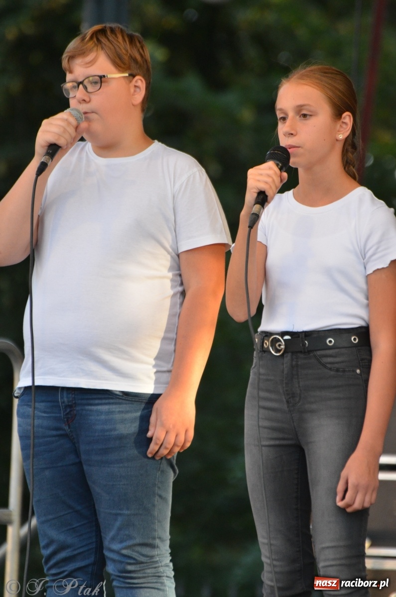 Zdjęcie w galerii na portalu naszraciborz.pl: MDK pochwalił się osiągnięciami na festynie na zamku wiadomości z regionu