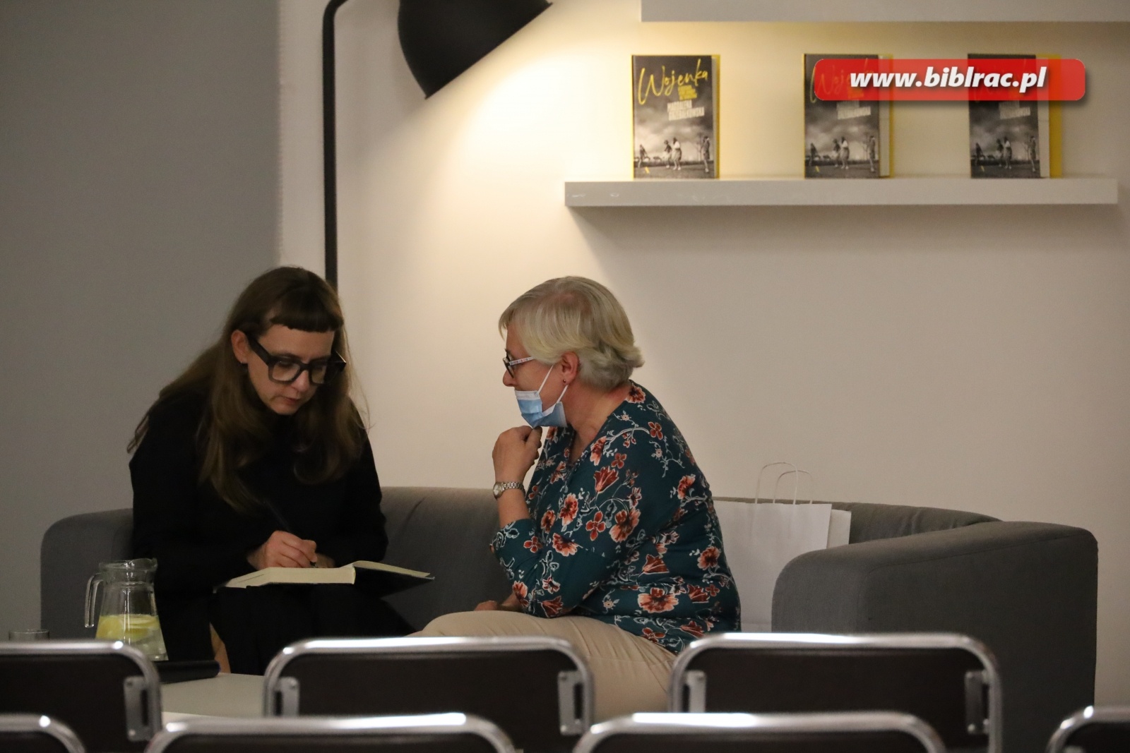 Zdjęcie w galerii na portalu naszraciborz.pl: Wojna nie kończy się nigdy. Grzebałkowska w raciborskiej bibliotece wiadomości z regionu