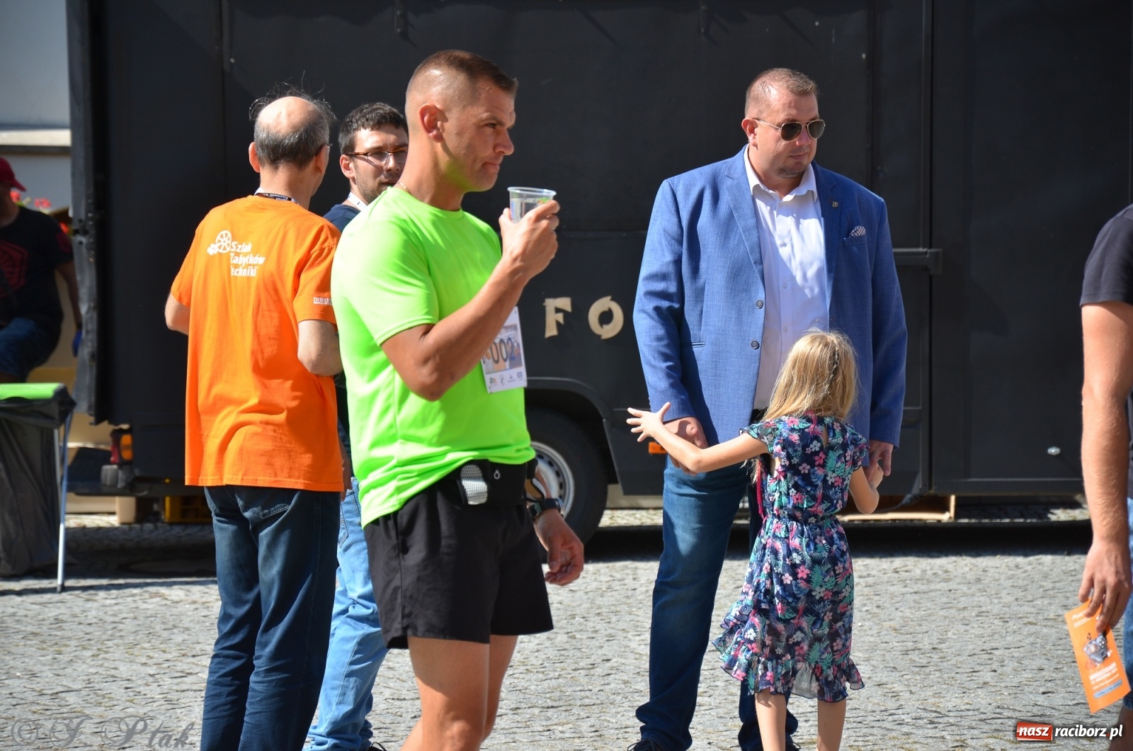 Zdjęcie w galerii na portalu naszraciborz.pl: Jedenastu śmiałków w biegu wokół komina wiadomości z regionu