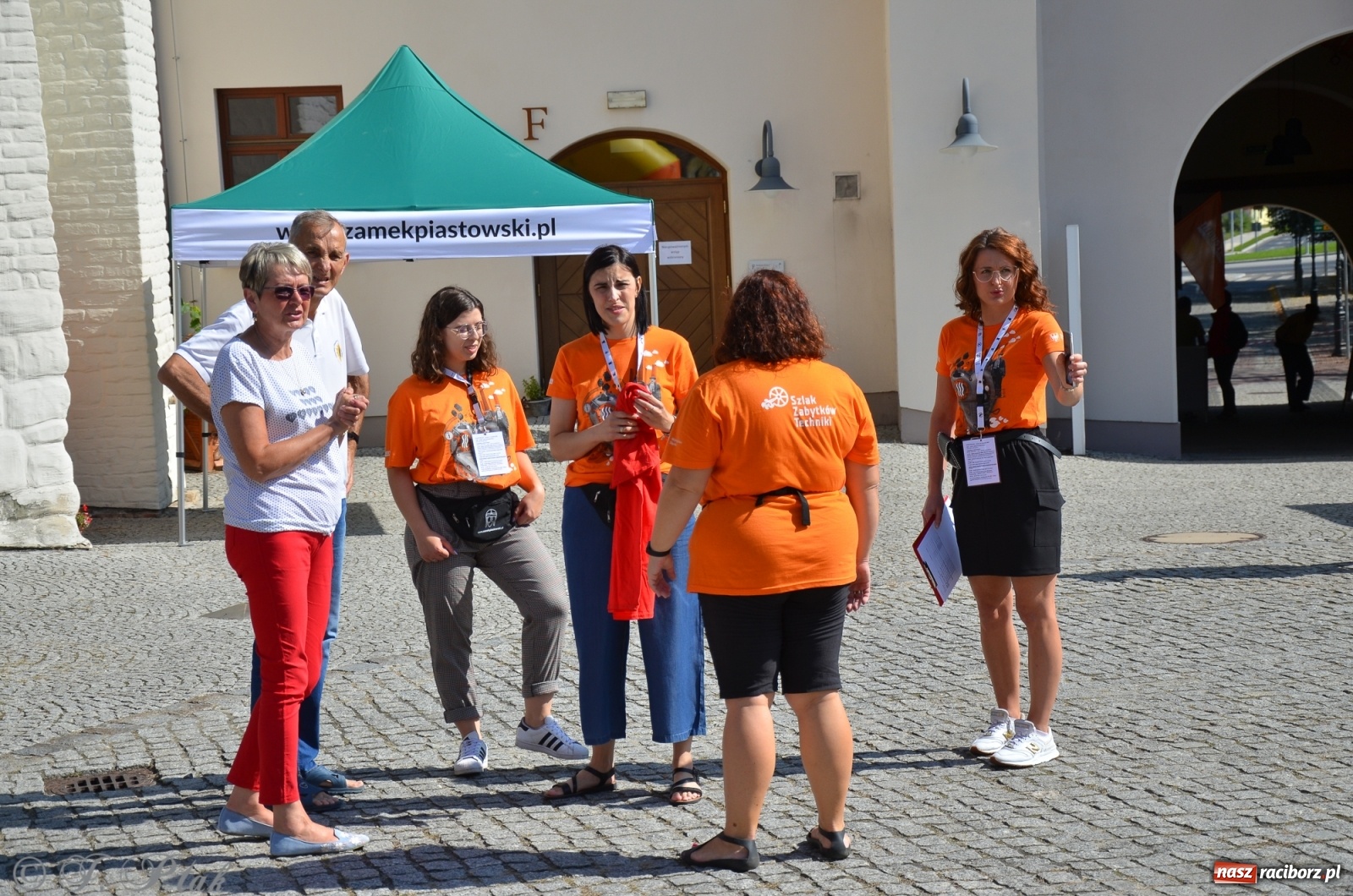 Zdjęcie w galerii na portalu naszraciborz.pl: Jedenastu śmiałków w biegu wokół komina wiadomości z regionu