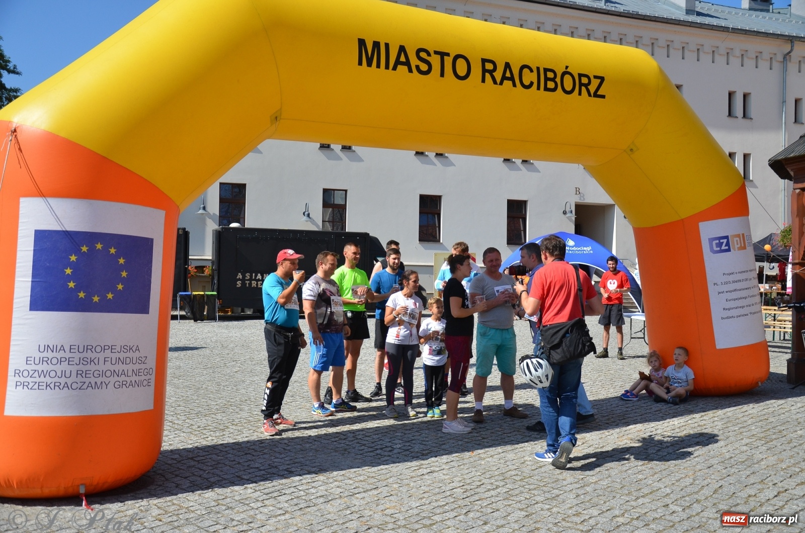 Zdjęcie w galerii na portalu naszraciborz.pl: Jedenastu śmiałków w biegu wokół komina wiadomości z regionu