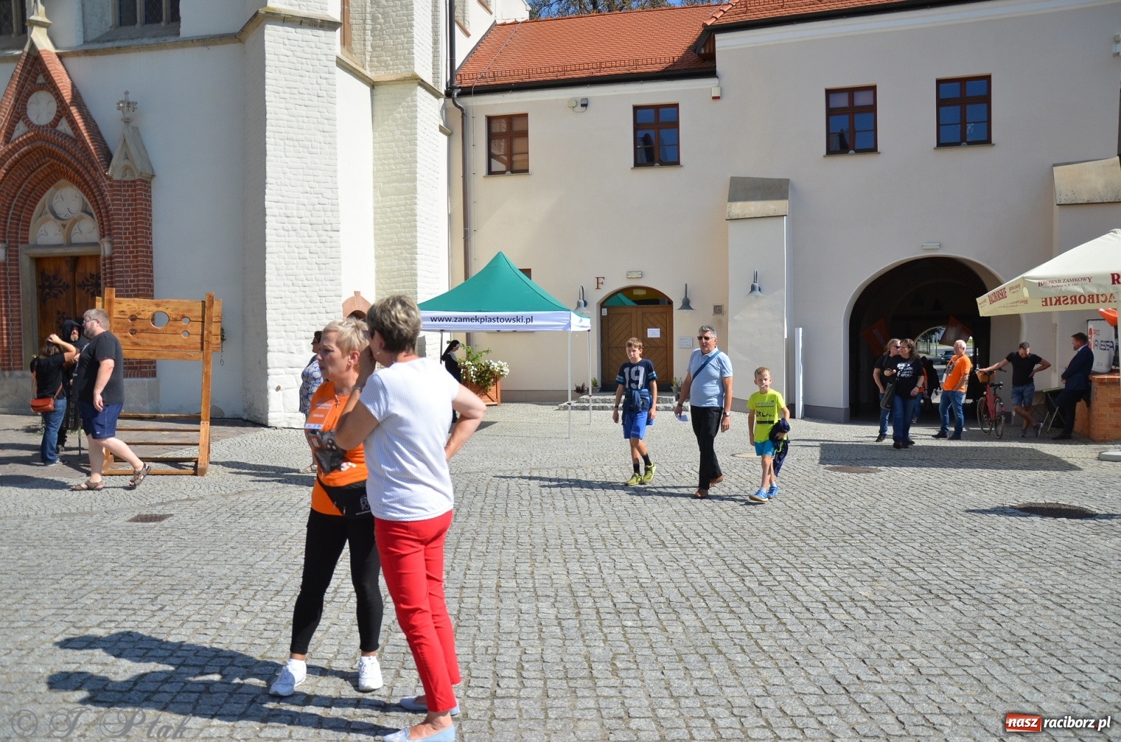 Zdjęcie w galerii na portalu naszraciborz.pl: Jedenastu śmiałków w biegu wokół komina wiadomości z regionu