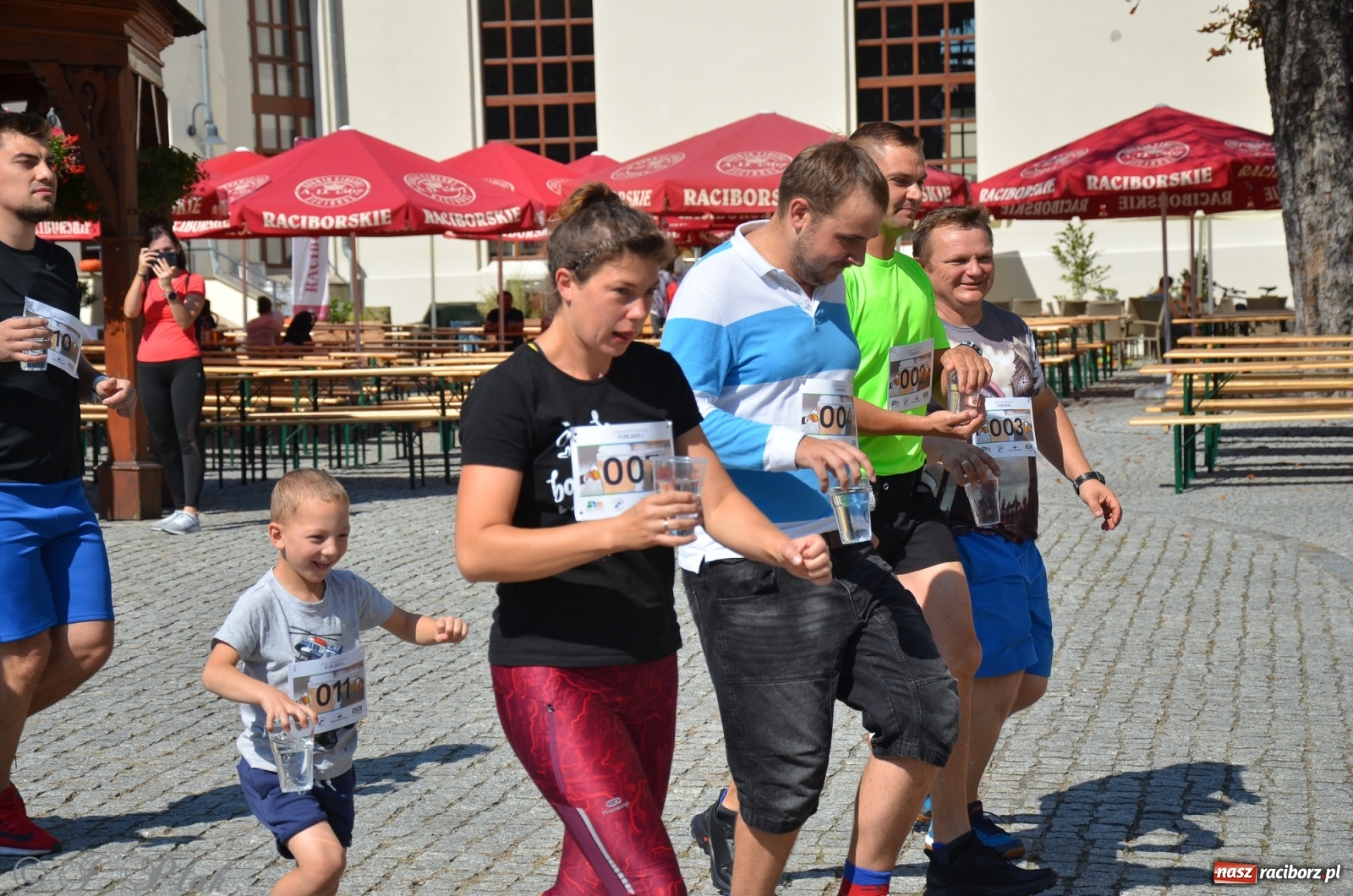 Zdjęcie w galerii na portalu naszraciborz.pl: Jedenastu śmiałków w biegu wokół komina wiadomości z regionu