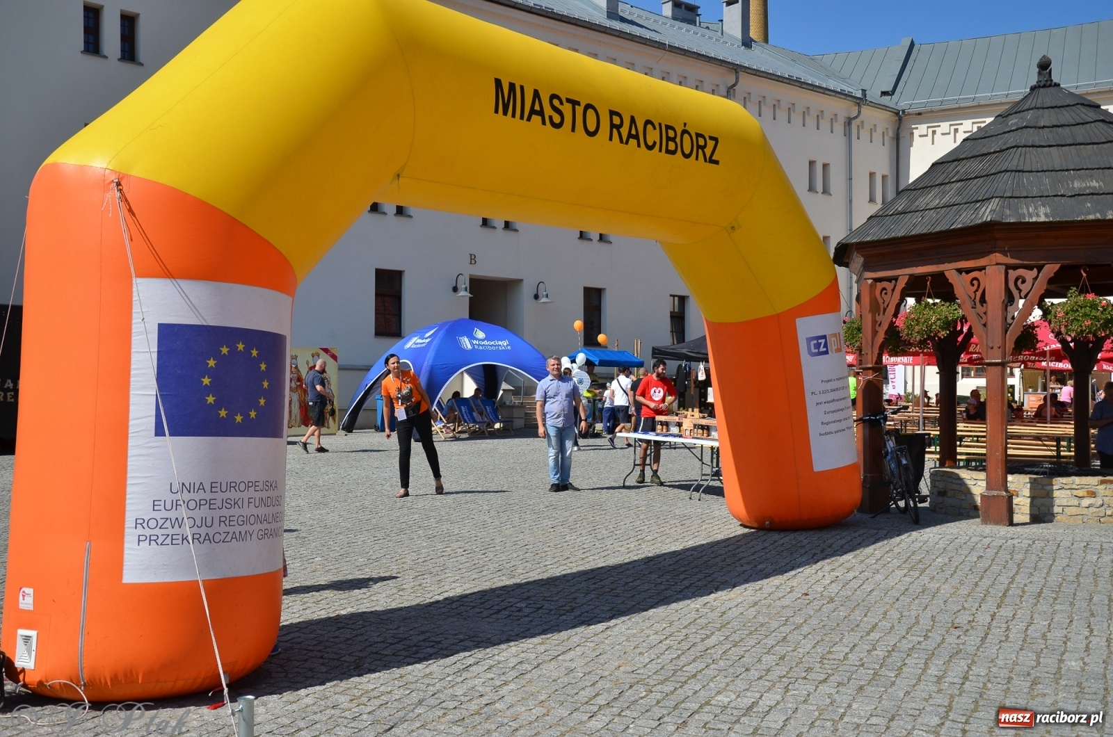 Zdjęcie w galerii na portalu naszraciborz.pl: Jedenastu śmiałków w biegu wokół komina wiadomości z regionu