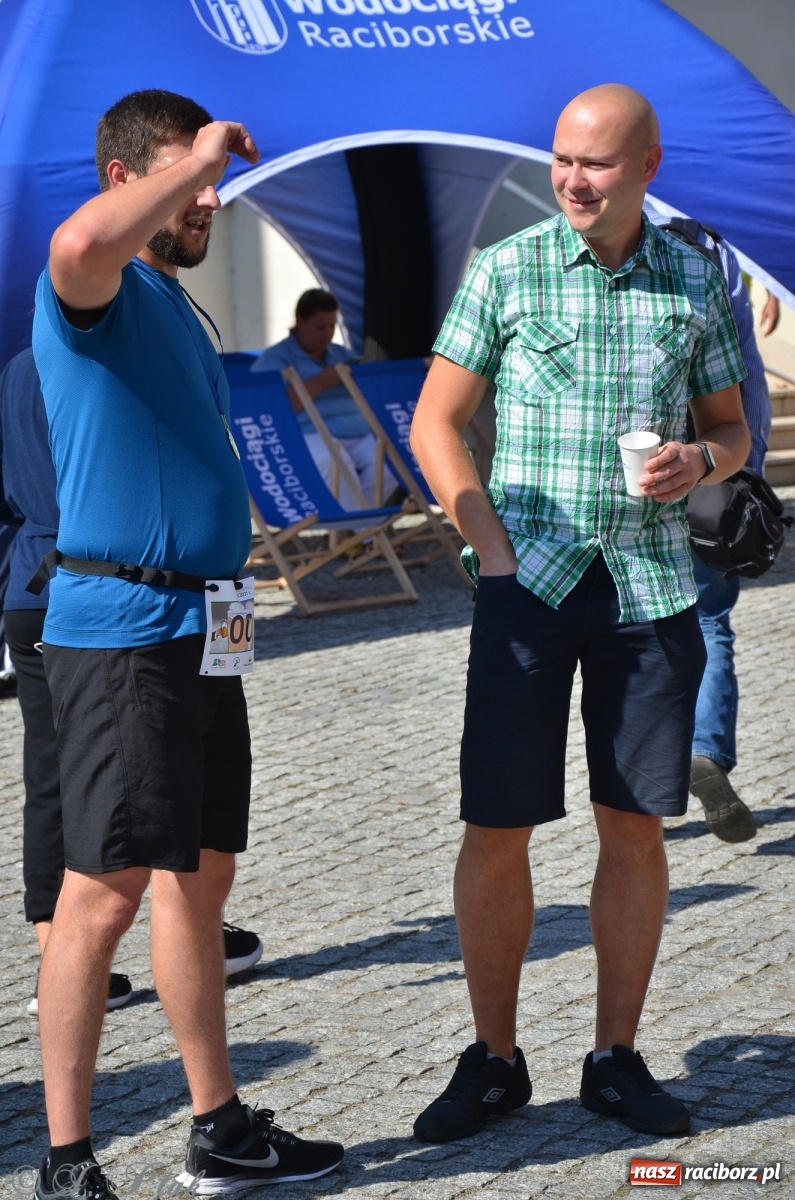 Zdjęcie w galerii na portalu naszraciborz.pl: Jedenastu śmiałków w biegu wokół komina wiadomości z regionu