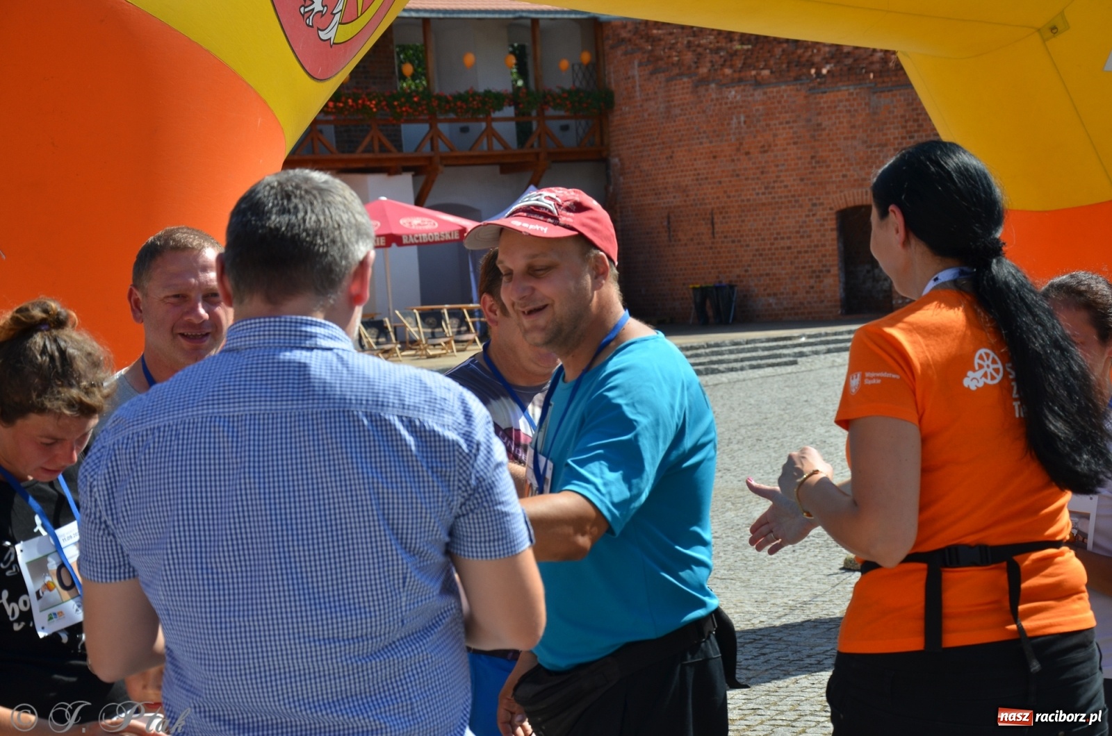 Zdjęcie w galerii na portalu naszraciborz.pl: Jedenastu śmiałków w biegu wokół komina wiadomości z regionu