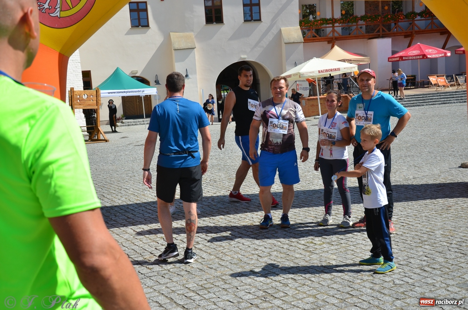 Zdjęcie w galerii na portalu naszraciborz.pl: Jedenastu śmiałków w biegu wokół komina wiadomości z regionu