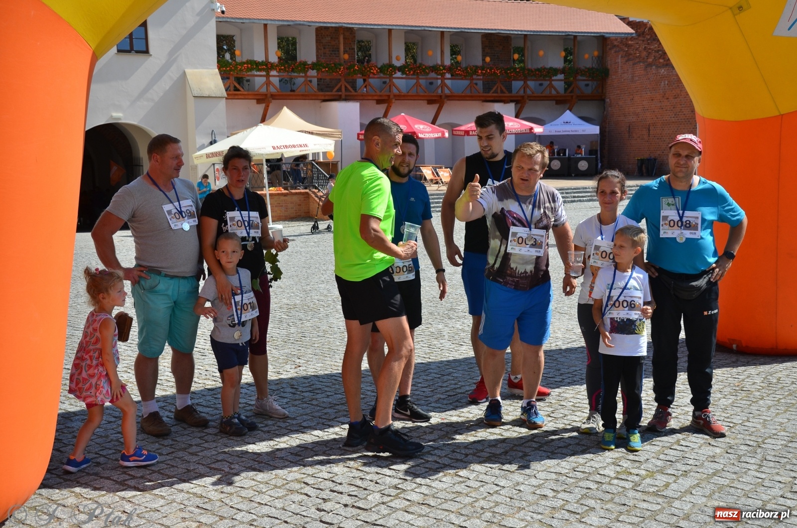 Zdjęcie w galerii na portalu naszraciborz.pl: Jedenastu śmiałków w biegu wokół komina wiadomości z regionu