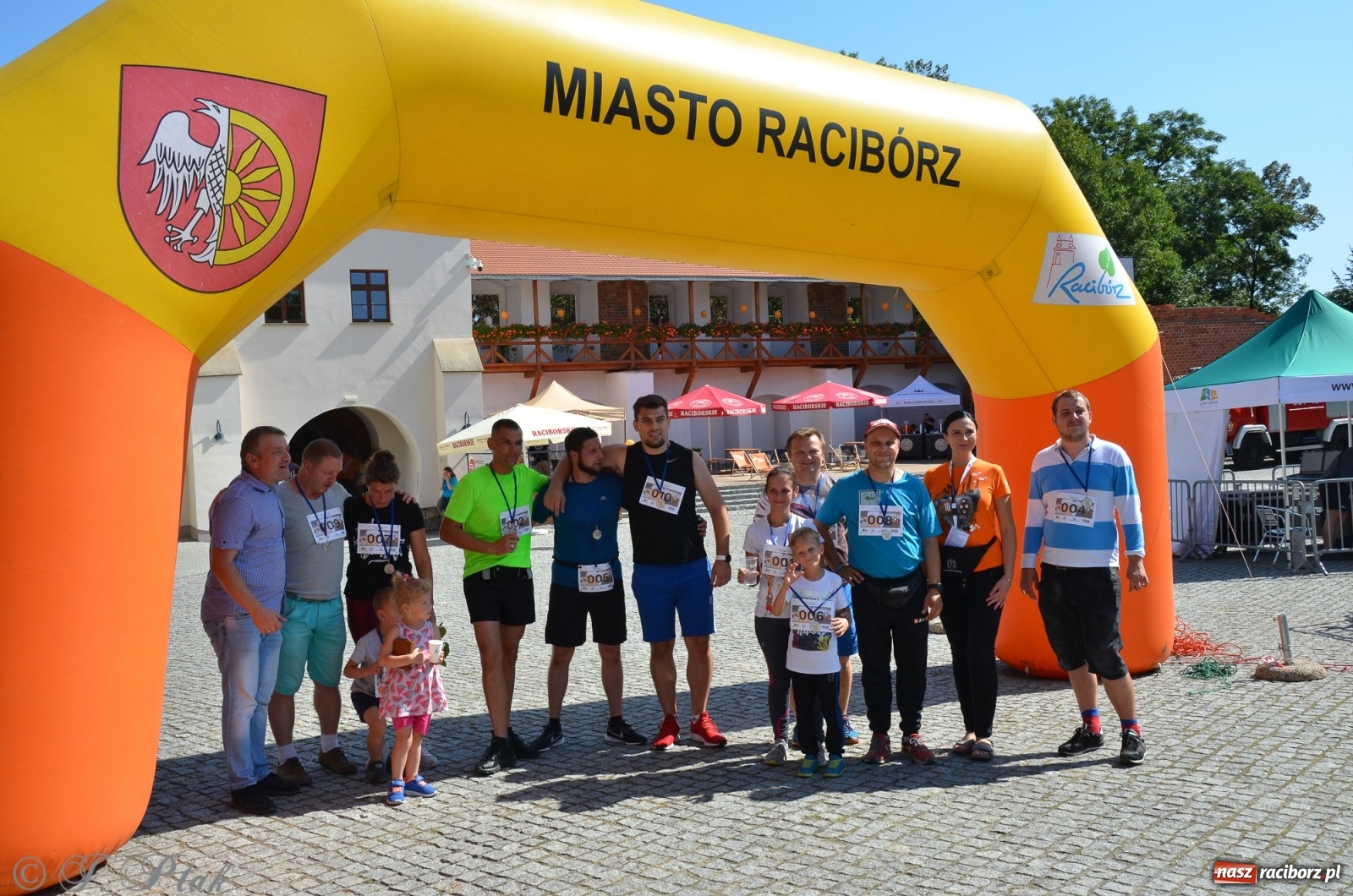 Zdjęcie w galerii na portalu naszraciborz.pl: Jedenastu śmiałków w biegu wokół komina wiadomości z regionu