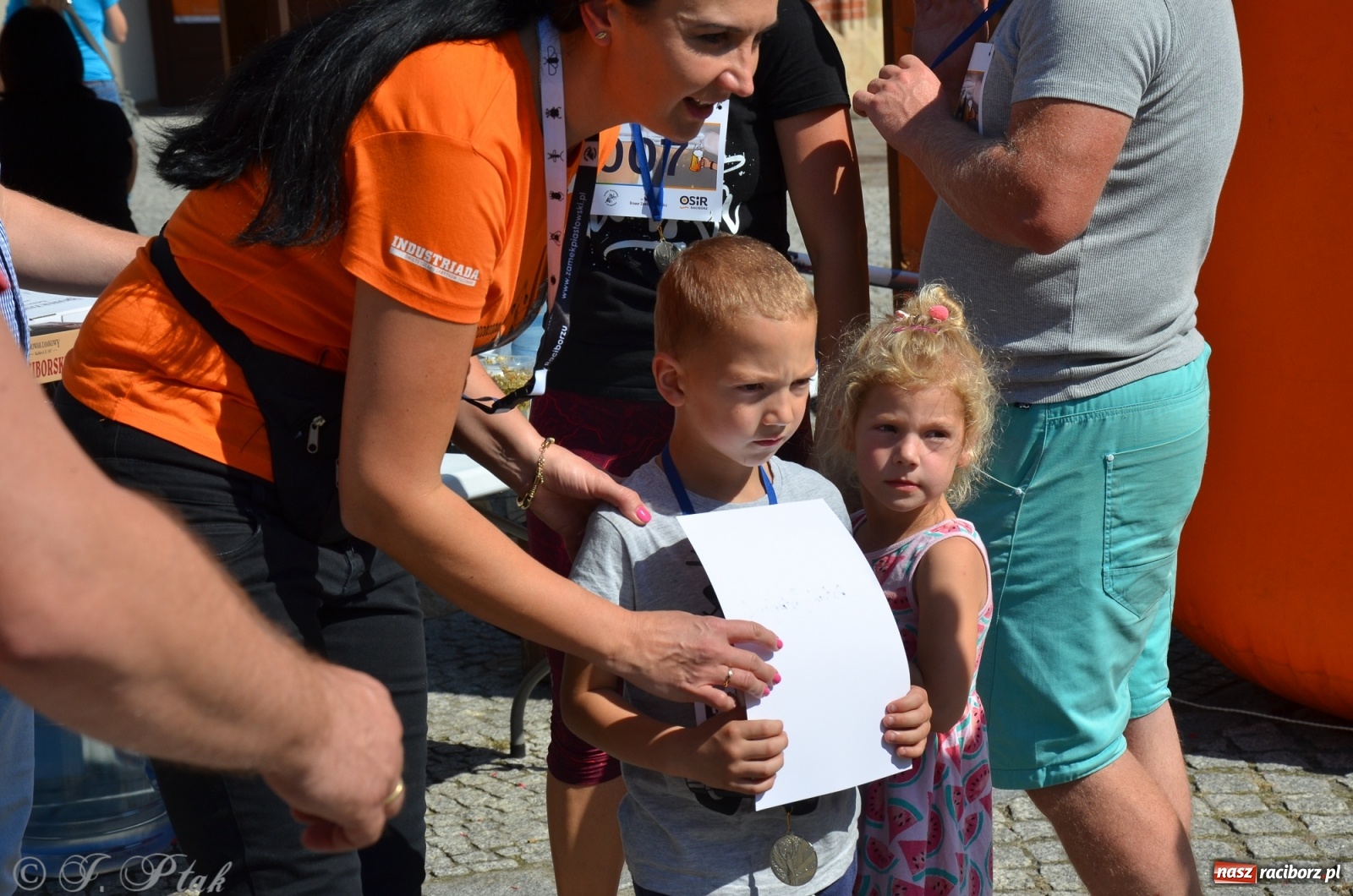 Zdjęcie w galerii na portalu naszraciborz.pl: Jedenastu śmiałków w biegu wokół komina wiadomości z regionu