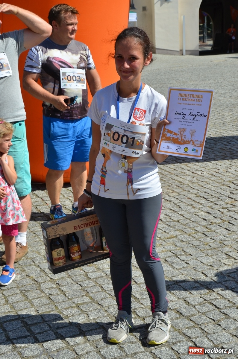 Zdjęcie w galerii na portalu naszraciborz.pl: Jedenastu śmiałków w biegu wokół komina wiadomości z regionu