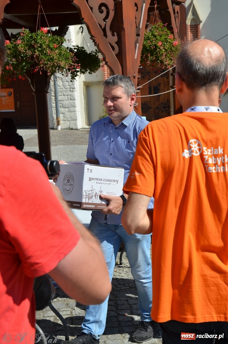 Zdjęcie w galerii na portalu naszraciborz.pl: Jedenastu śmiałków w biegu wokół komina wiadomości z regionu