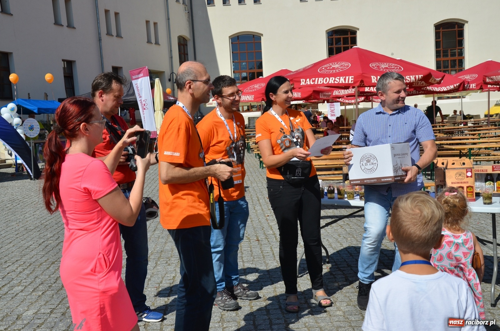 Zdjęcie w galerii na portalu naszraciborz.pl: Jedenastu śmiałków w biegu wokół komina wiadomości z regionu