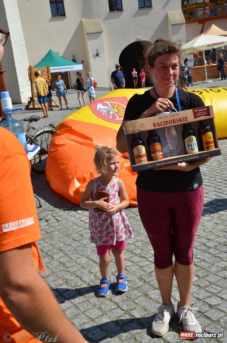 Zdjęcie w galerii na portalu naszraciborz.pl: Jedenastu śmiałków w biegu wokół komina wiadomości z regionu