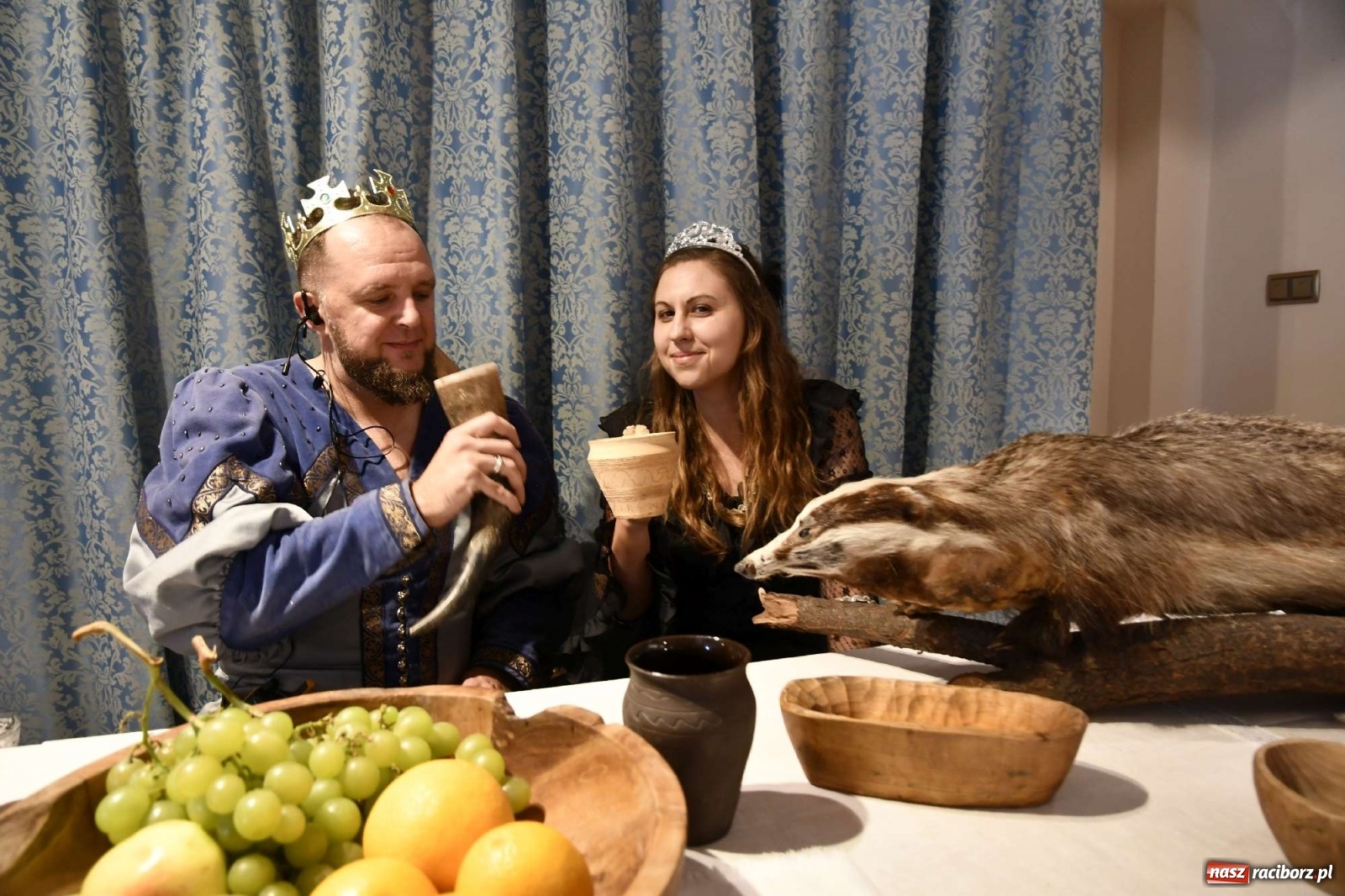 Zdjęcie w galerii na portalu naszraciborz.pl: Mistrz Kaufmann wrócił do browaru w Raciborzu. Zwiedzanie z historycznymi postaciami [WIDEO] wiadomości z regionu