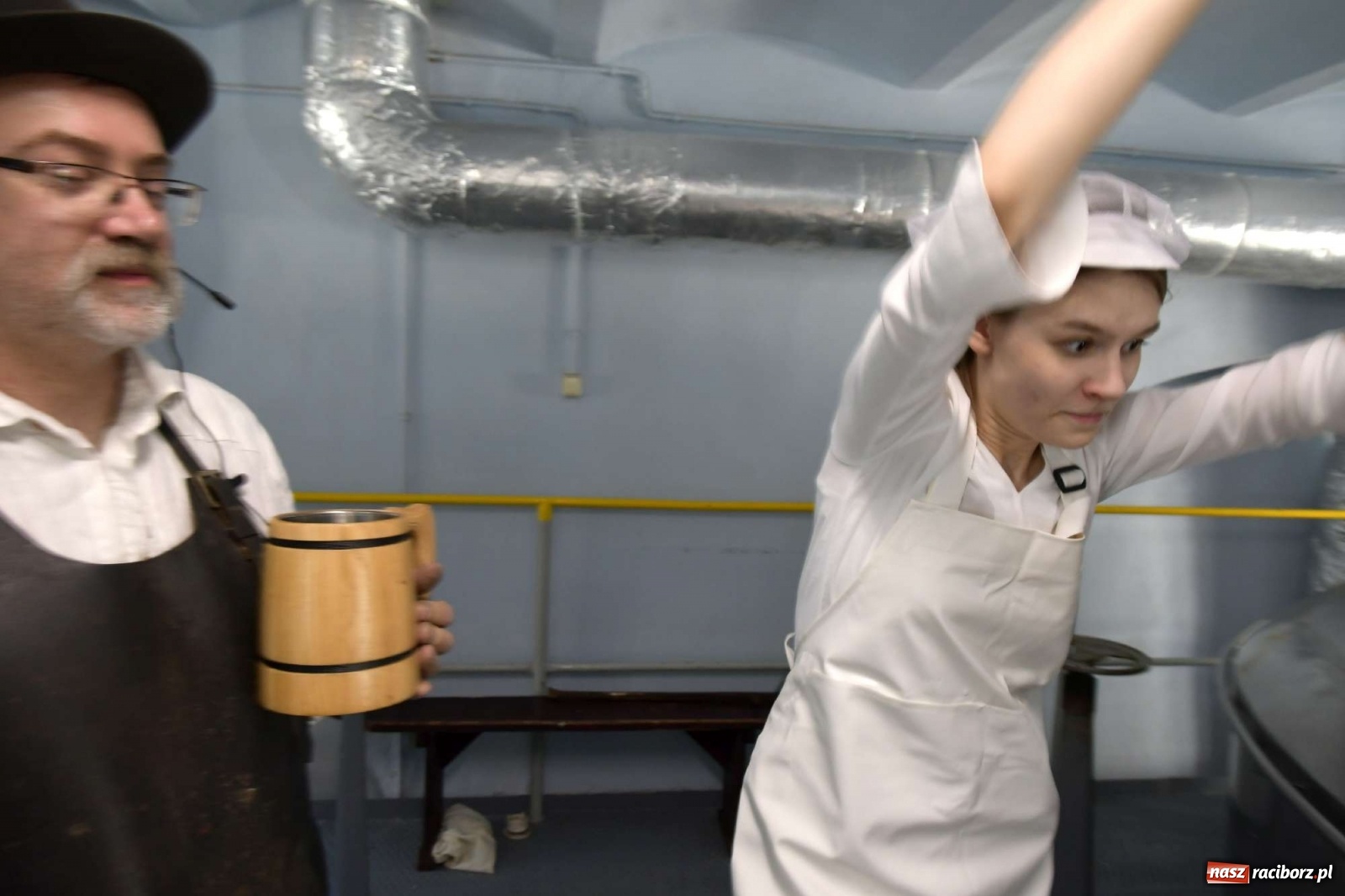 Zdjęcie w galerii na portalu naszraciborz.pl: Mistrz Kaufmann wrócił do browaru w Raciborzu. Zwiedzanie z historycznymi postaciami [WIDEO] wiadomości z regionu