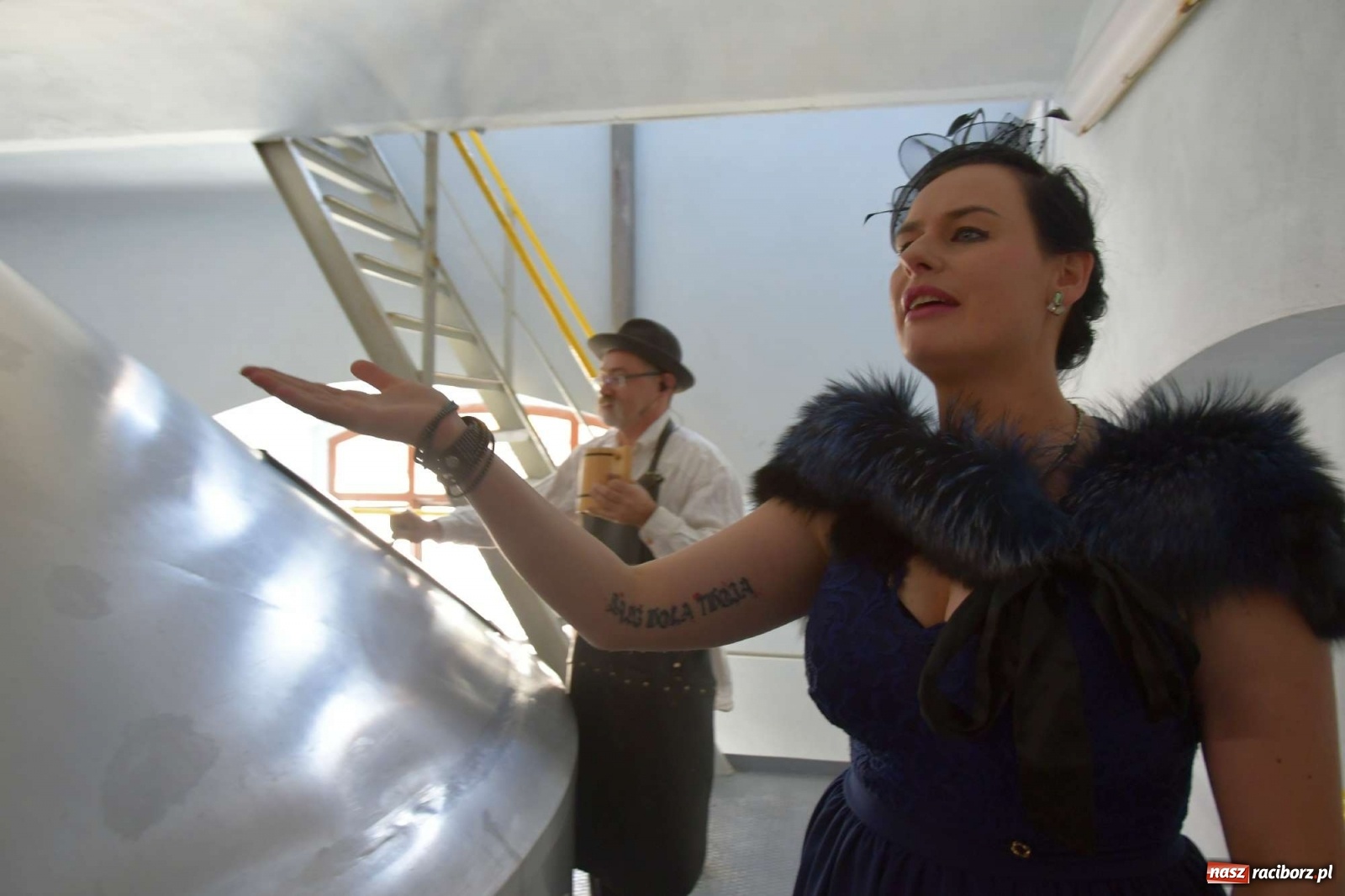 Zdjęcie w galerii na portalu naszraciborz.pl: Mistrz Kaufmann wrócił do browaru w Raciborzu. Zwiedzanie z historycznymi postaciami [WIDEO] wiadomości z regionu