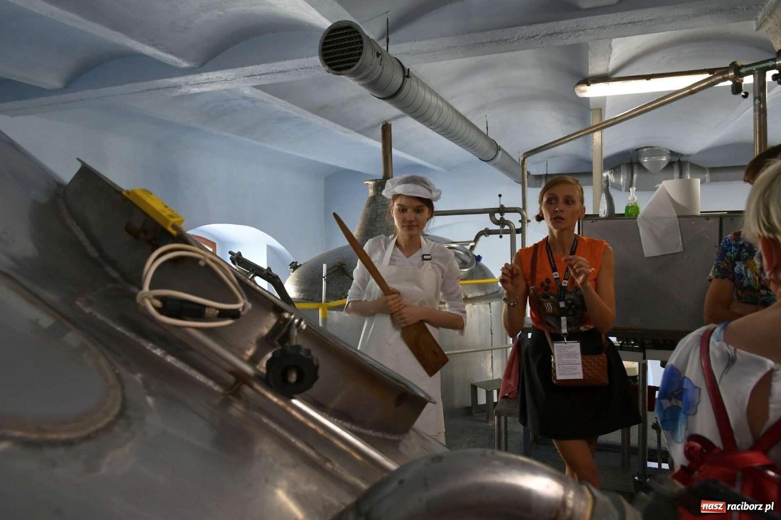 Zdjęcie w galerii na portalu naszraciborz.pl: Mistrz Kaufmann wrócił do browaru w Raciborzu. Zwiedzanie z historycznymi postaciami [WIDEO] wiadomości z regionu