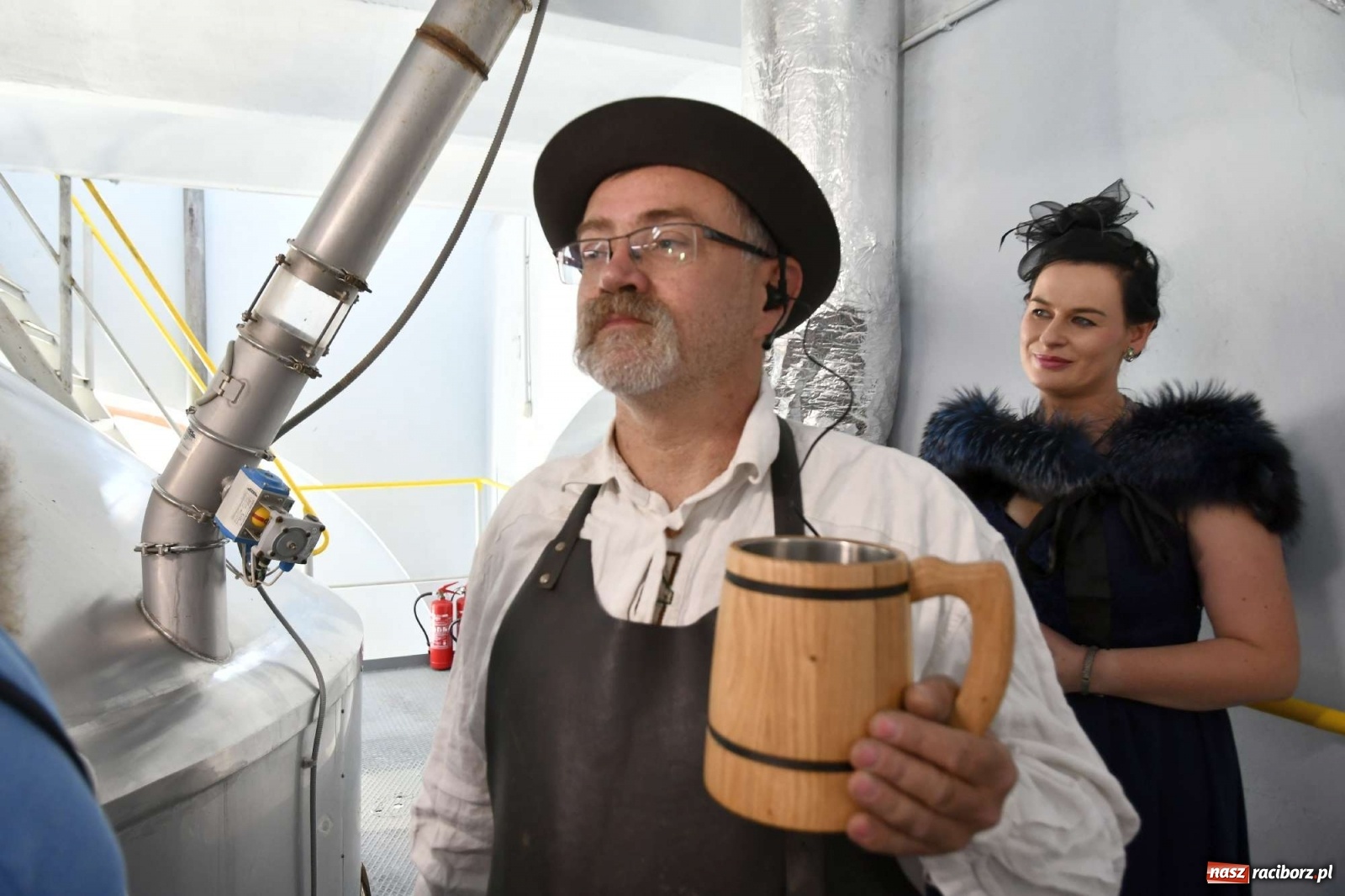 Zdjęcie w galerii na portalu naszraciborz.pl: Mistrz Kaufmann wrócił do browaru w Raciborzu. Zwiedzanie z historycznymi postaciami [WIDEO] wiadomości z regionu