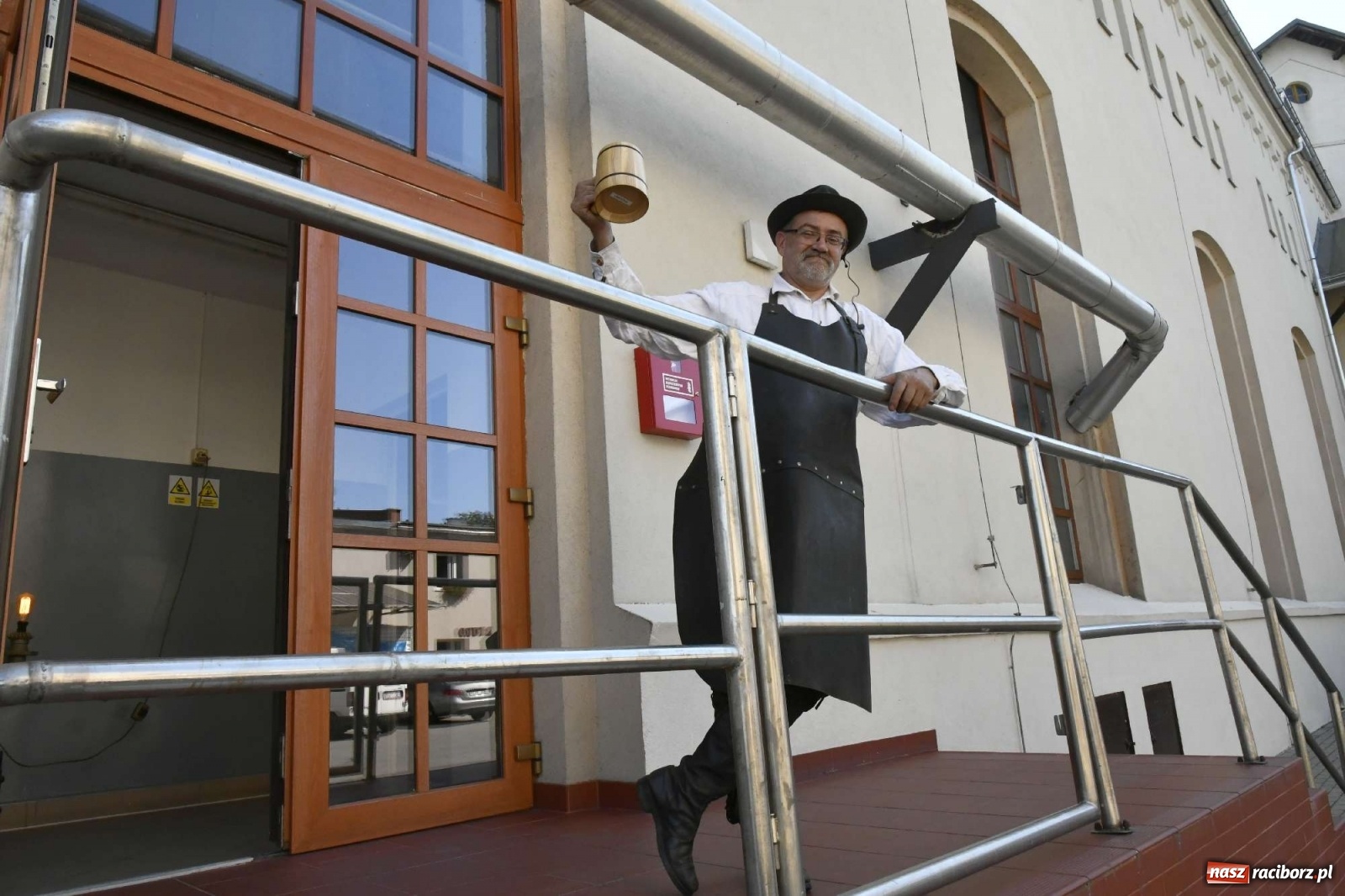 Zdjęcie w galerii na portalu naszraciborz.pl: Mistrz Kaufmann wrócił do browaru w Raciborzu. Zwiedzanie z historycznymi postaciami [WIDEO] wiadomości z regionu