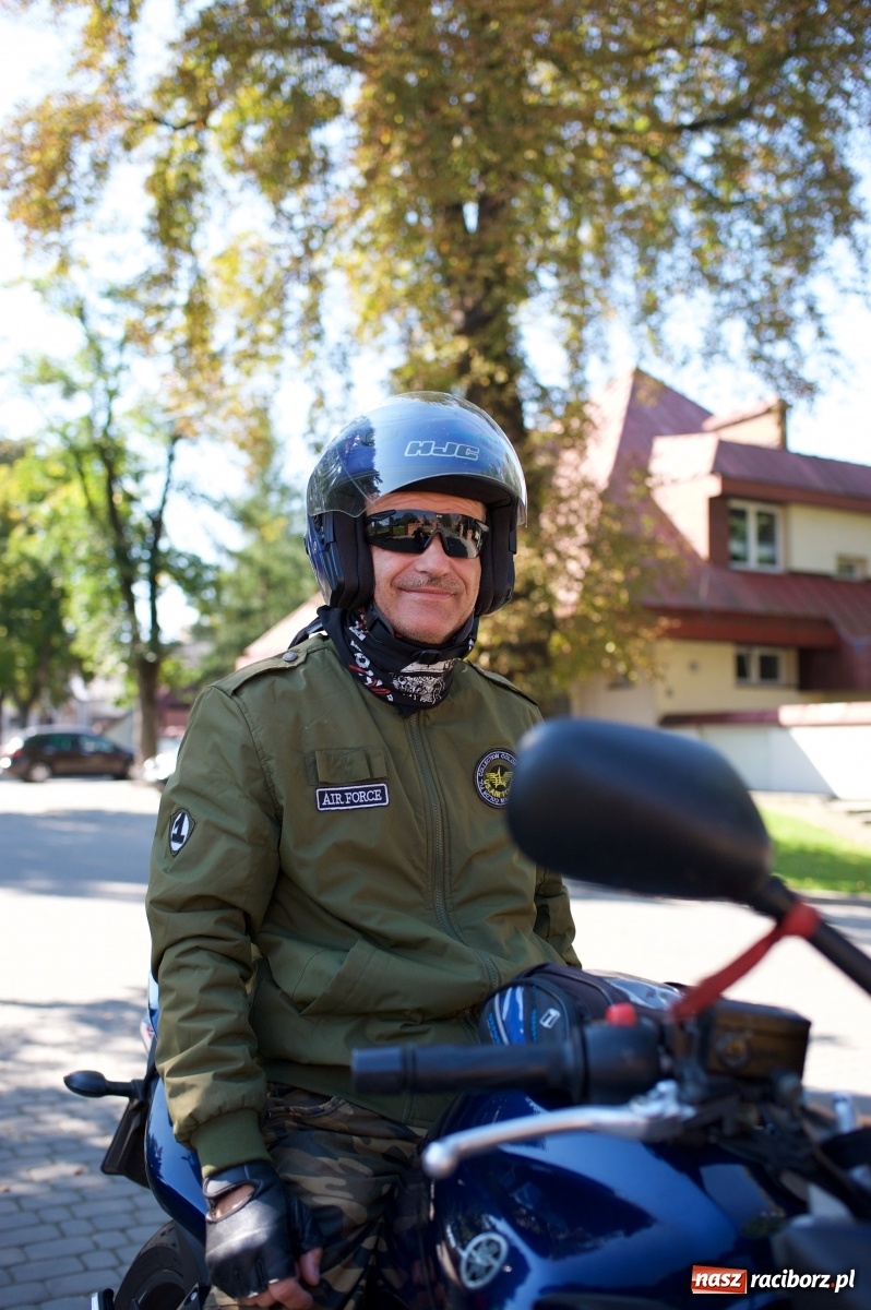 Zdjęcie w galerii na portalu naszraciborz.pl: Starych pojazdów czar. Rajd Pruski zawitał do Tworkowa [FOTO] wiadomości z regionu