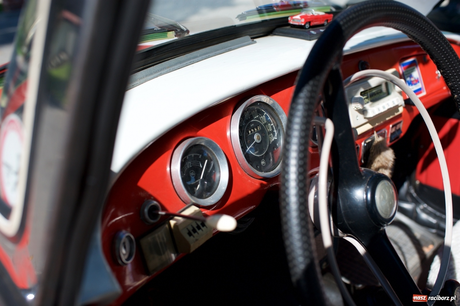 Zdjęcie w galerii na portalu naszraciborz.pl: Starych pojazdów czar. Rajd Pruski zawitał do Tworkowa [FOTO] wiadomości z regionu