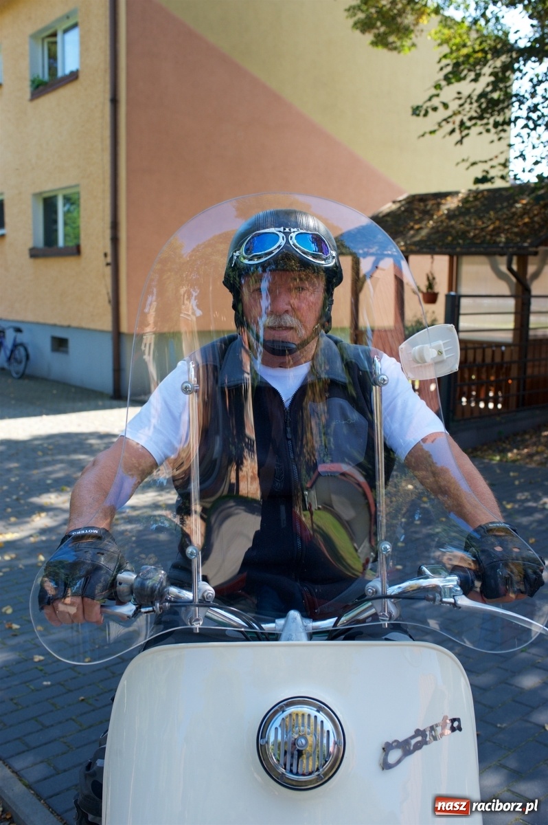 Zdjęcie w galerii na portalu naszraciborz.pl: Starych pojazdów czar. Rajd Pruski zawitał do Tworkowa [FOTO] wiadomości z regionu