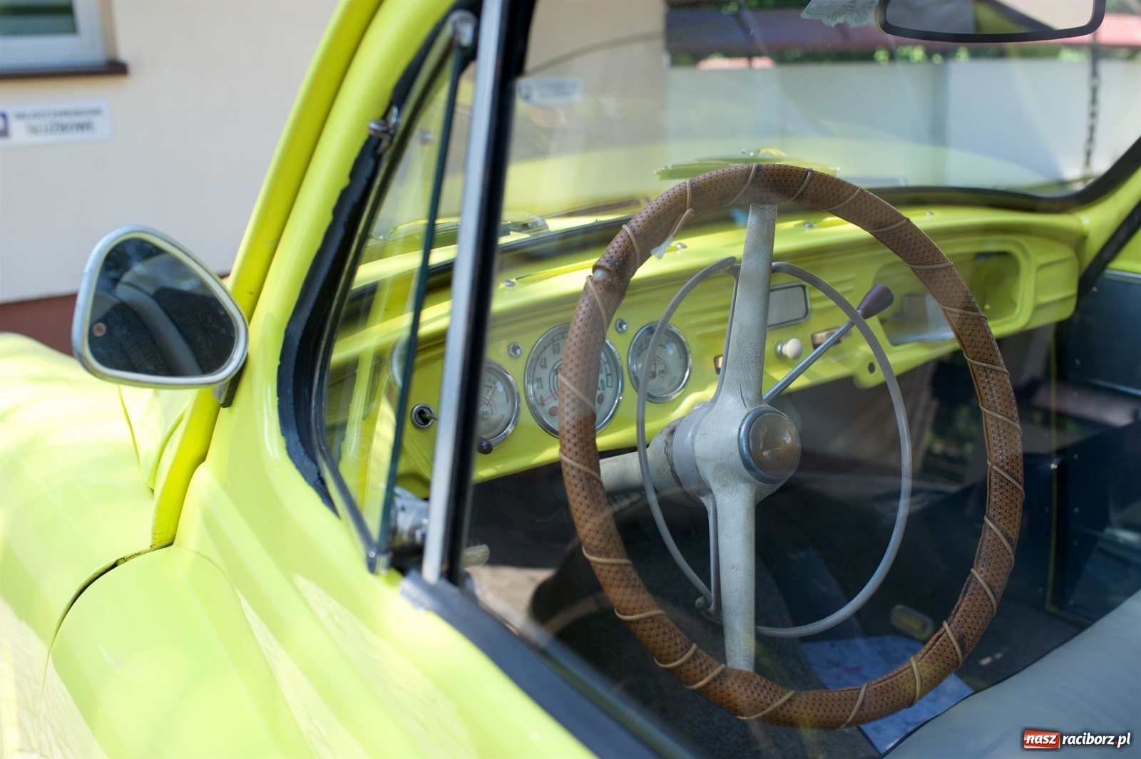 Zdjęcie w galerii na portalu naszraciborz.pl: Starych pojazdów czar. Rajd Pruski zawitał do Tworkowa [FOTO] wiadomości z regionu