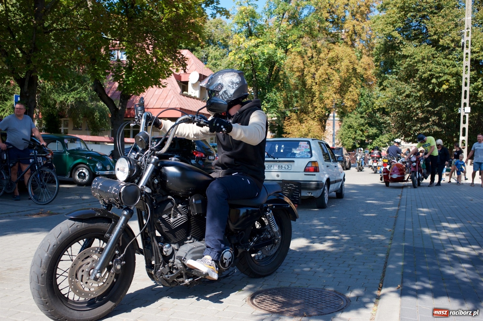 Zdjęcie w galerii na portalu naszraciborz.pl: Starych pojazdów czar. Rajd Pruski zawitał do Tworkowa [FOTO] wiadomości z regionu