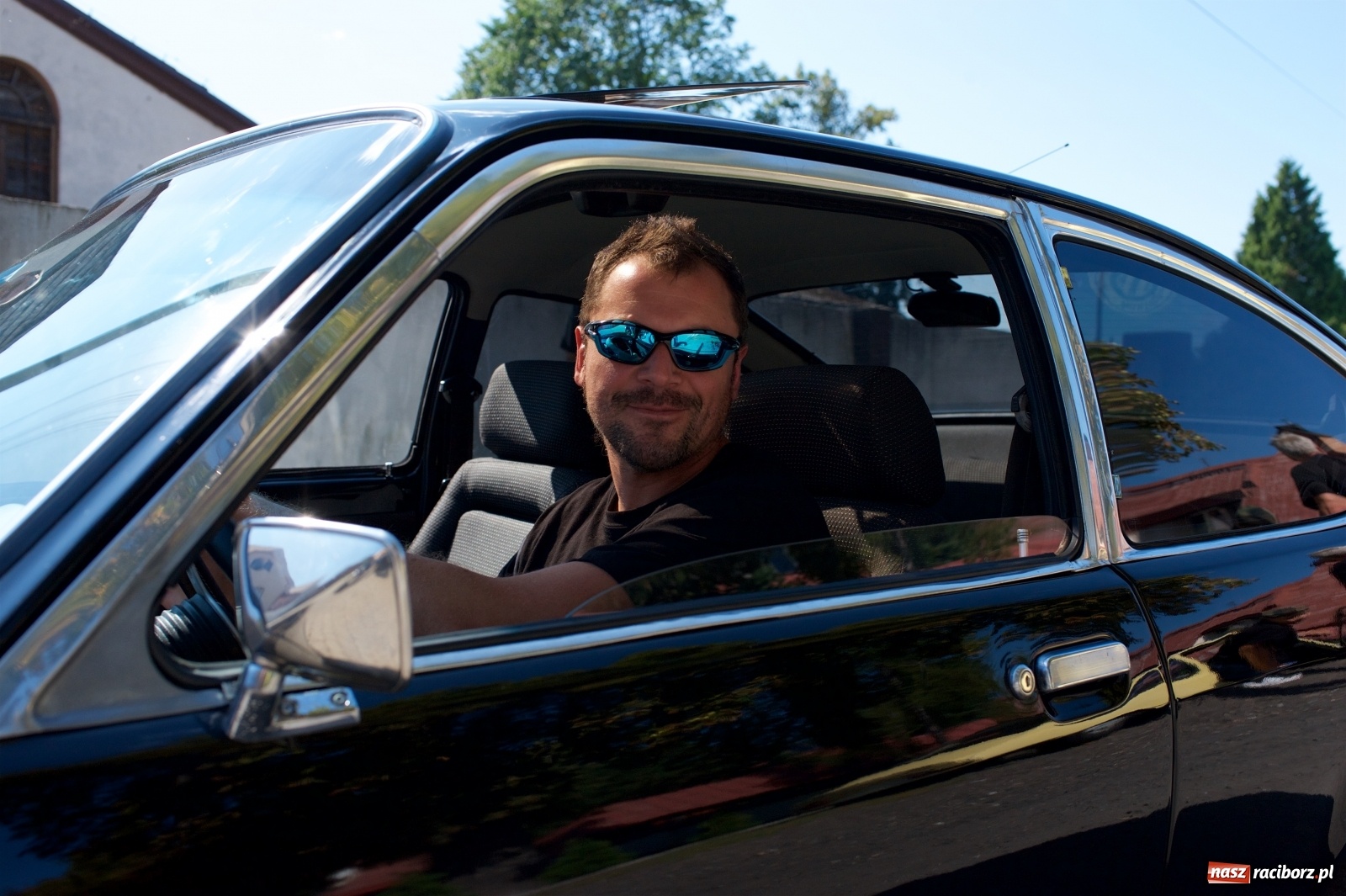 Zdjęcie w galerii na portalu naszraciborz.pl: Starych pojazdów czar. Rajd Pruski zawitał do Tworkowa [FOTO] wiadomości z regionu