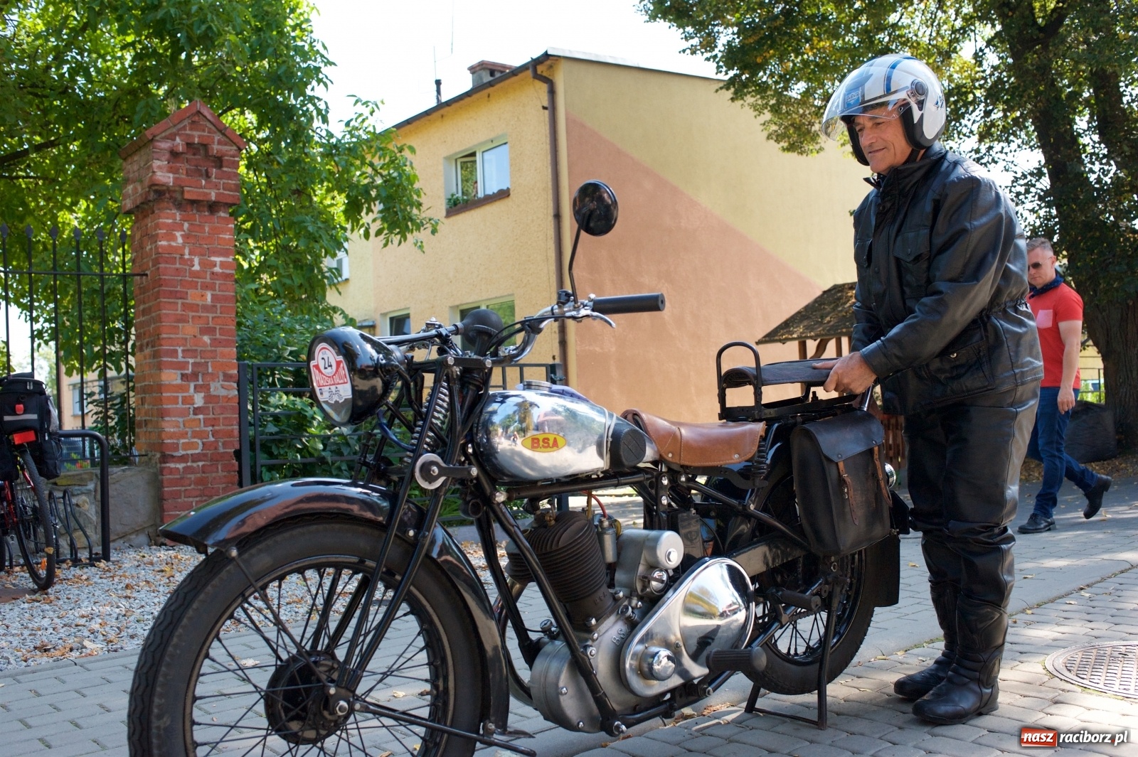 Zdjęcie w galerii na portalu naszraciborz.pl: Starych pojazdów czar. Rajd Pruski zawitał do Tworkowa [FOTO] wiadomości z regionu