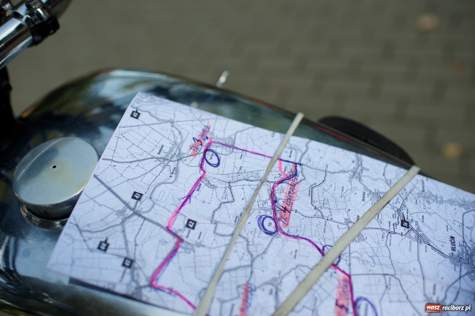 Zdjęcie w galerii na portalu naszraciborz.pl: Starych pojazdów czar. Rajd Pruski zawitał do Tworkowa [FOTO] wiadomości z regionu