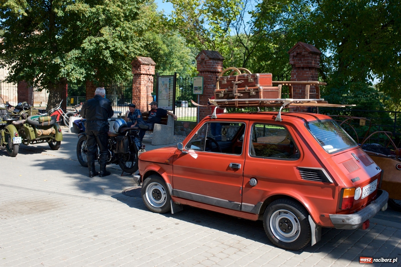 Zdjęcie w galerii na portalu naszraciborz.pl: Starych pojazdów czar. Rajd Pruski zawitał do Tworkowa [FOTO] wiadomości z regionu