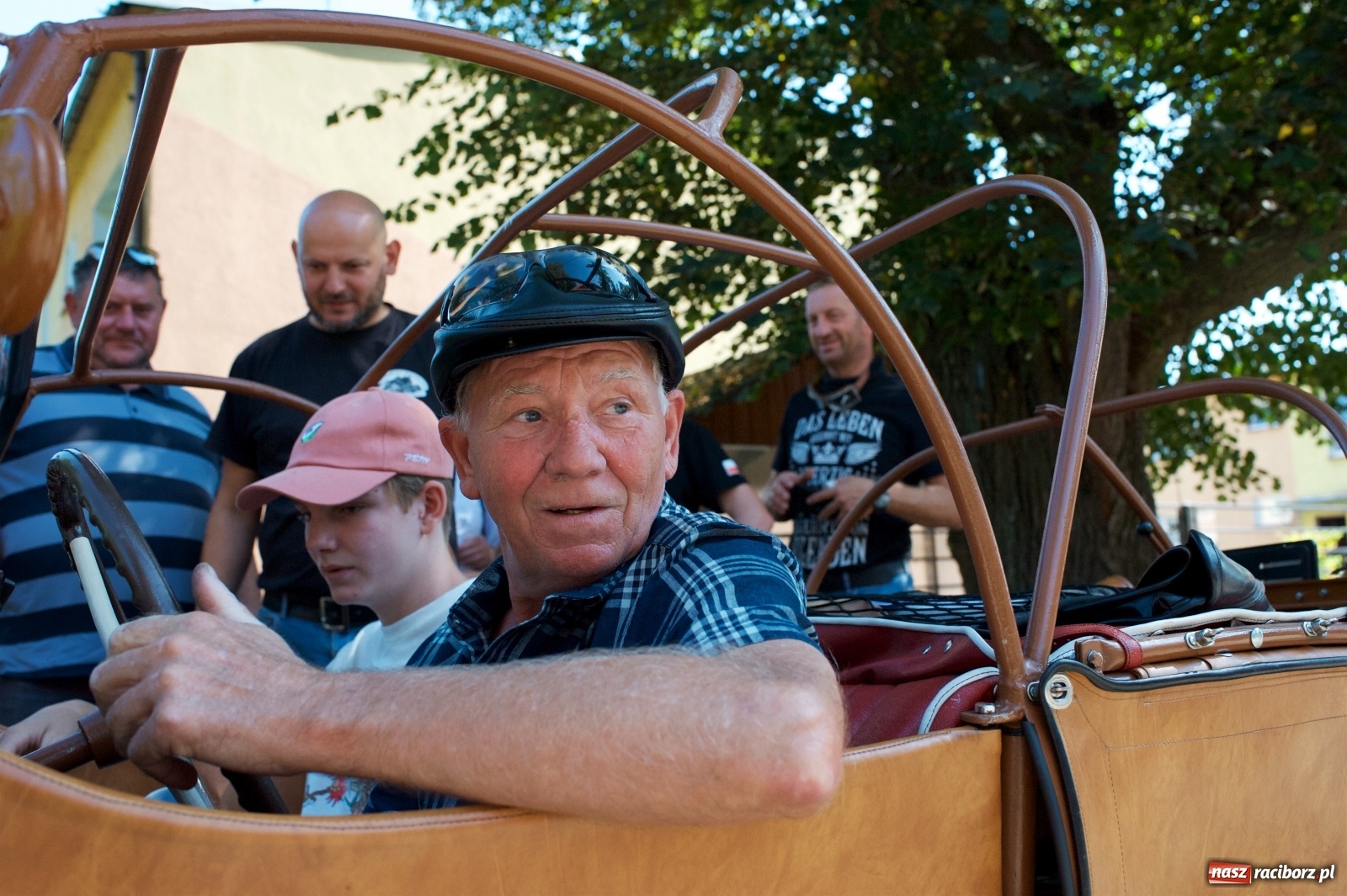 Zdjęcie w galerii na portalu naszraciborz.pl: Starych pojazdów czar. Rajd Pruski zawitał do Tworkowa [FOTO] wiadomości z regionu