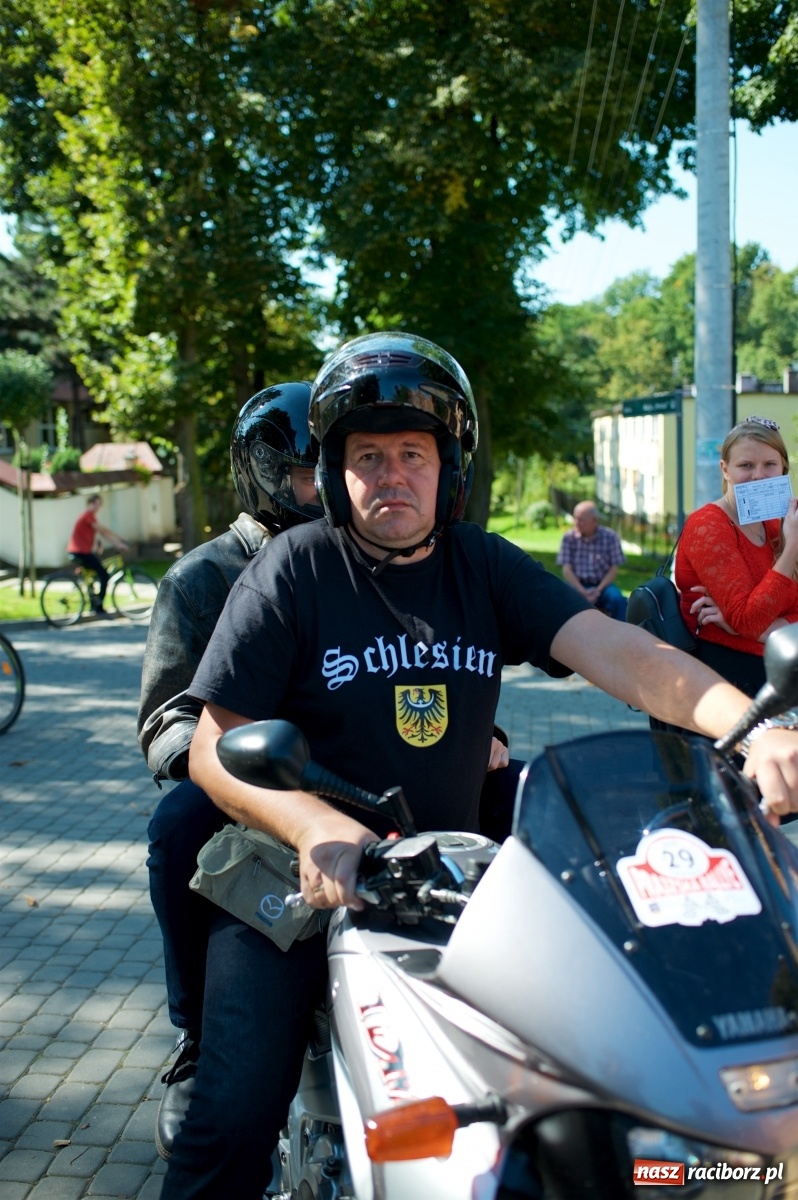 Zdjęcie w galerii na portalu naszraciborz.pl: Starych pojazdów czar. Rajd Pruski zawitał do Tworkowa [FOTO] wiadomości z regionu