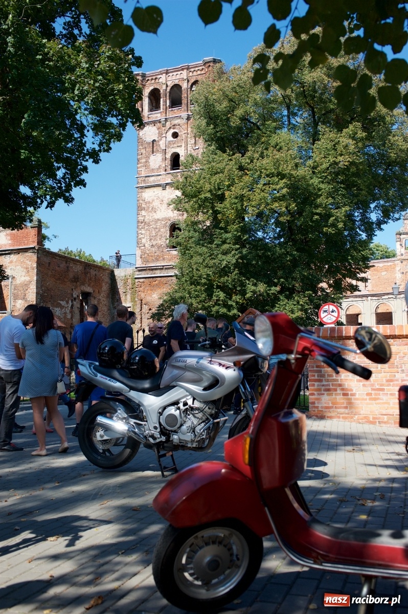 Zdjęcie w galerii na portalu naszraciborz.pl: Starych pojazdów czar. Rajd Pruski zawitał do Tworkowa [FOTO] wiadomości z regionu
