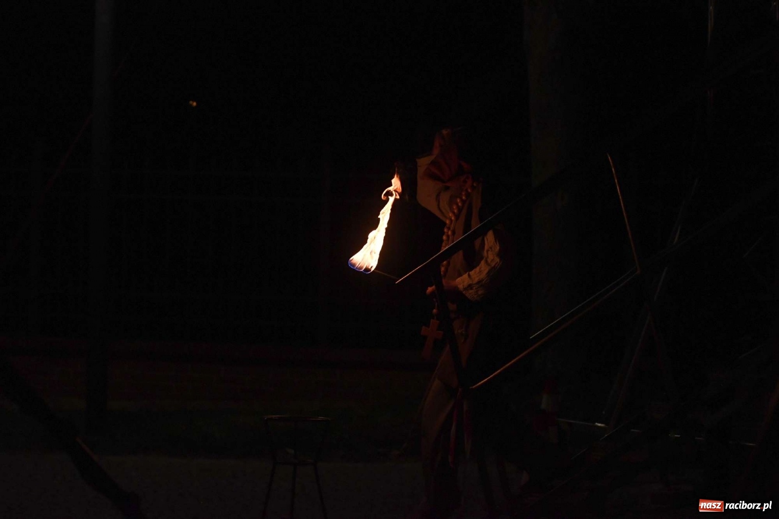 Zdjęcie w galerii na portalu naszraciborz.pl: Inscenizacja pożaru zamku w Raciborzu [FOTO i WIDEO] wiadomości z regionu