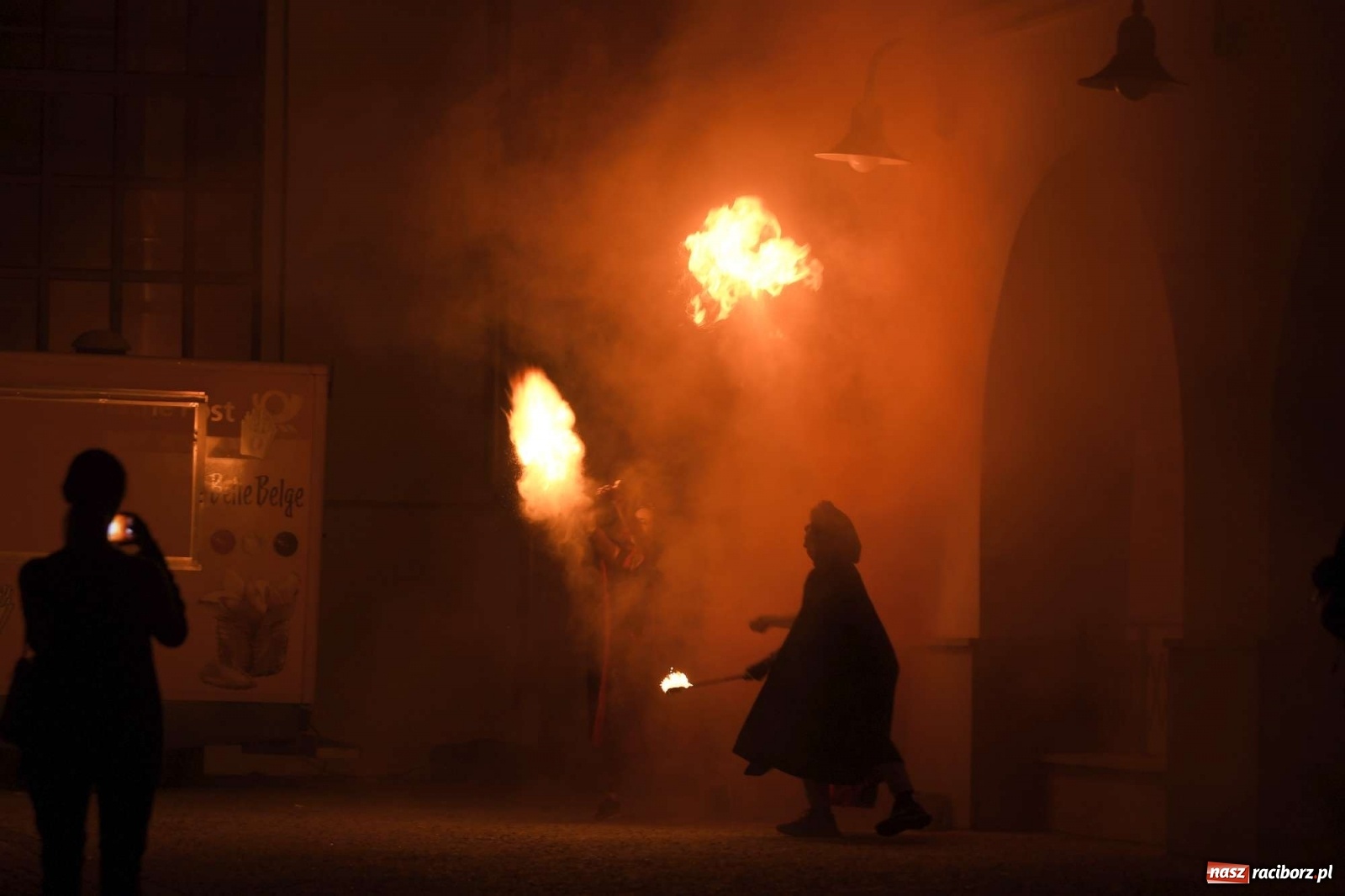 Zdjęcie w galerii na portalu naszraciborz.pl: Inscenizacja pożaru zamku w Raciborzu [FOTO i WIDEO] wiadomości z regionu