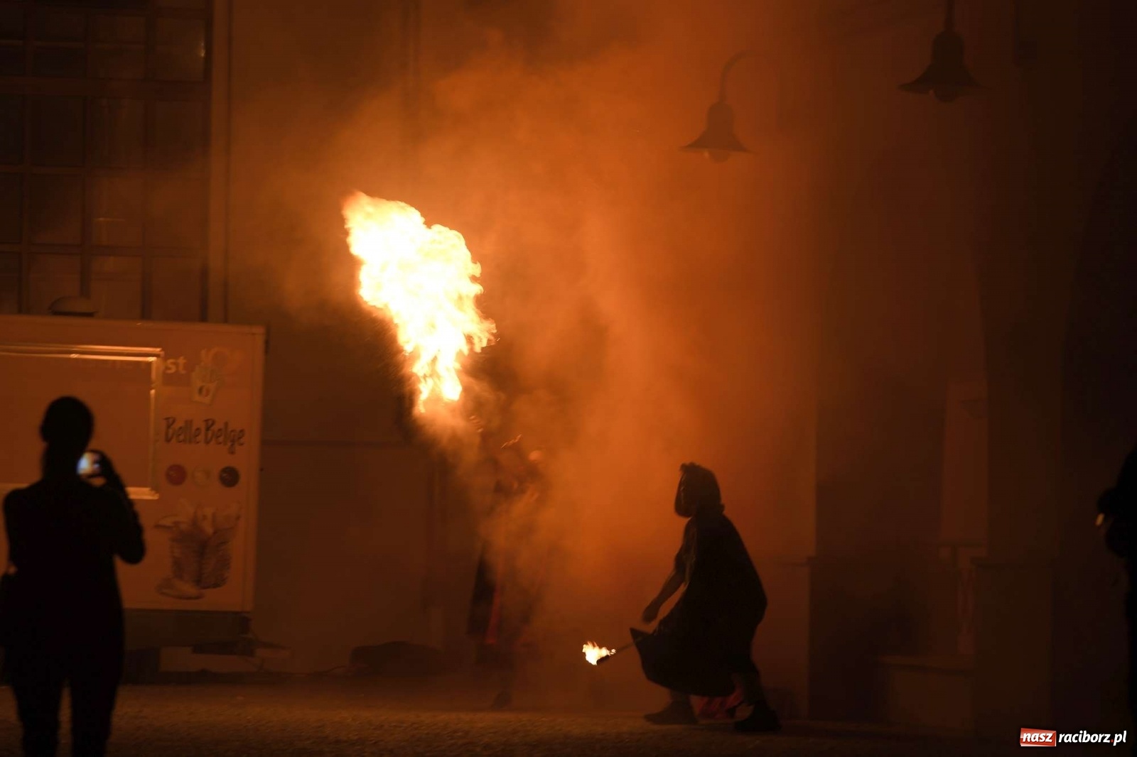 Zdjęcie w galerii na portalu naszraciborz.pl: Inscenizacja pożaru zamku w Raciborzu [FOTO i WIDEO] wiadomości z regionu