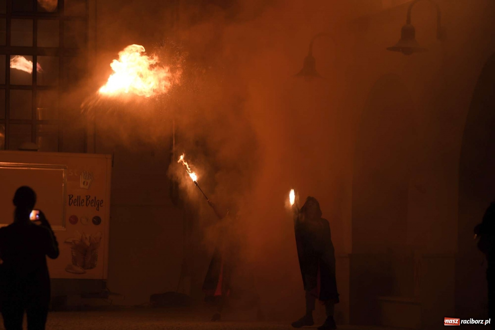 Zdjęcie w galerii na portalu naszraciborz.pl: Inscenizacja pożaru zamku w Raciborzu [FOTO i WIDEO] wiadomości z regionu